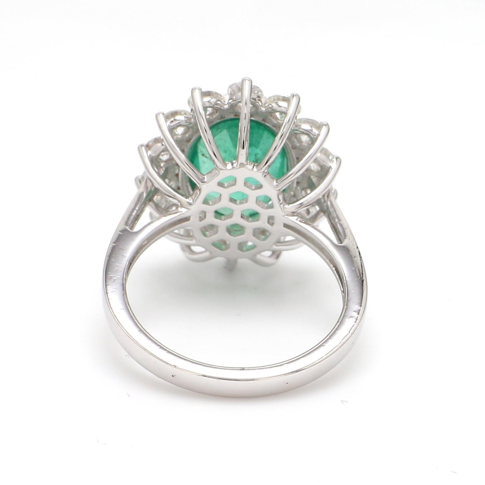 For Sale:  Oval Shape Natural Emerald Gemstone Cocktail Ring Diamond 18 Karat White Gold 2