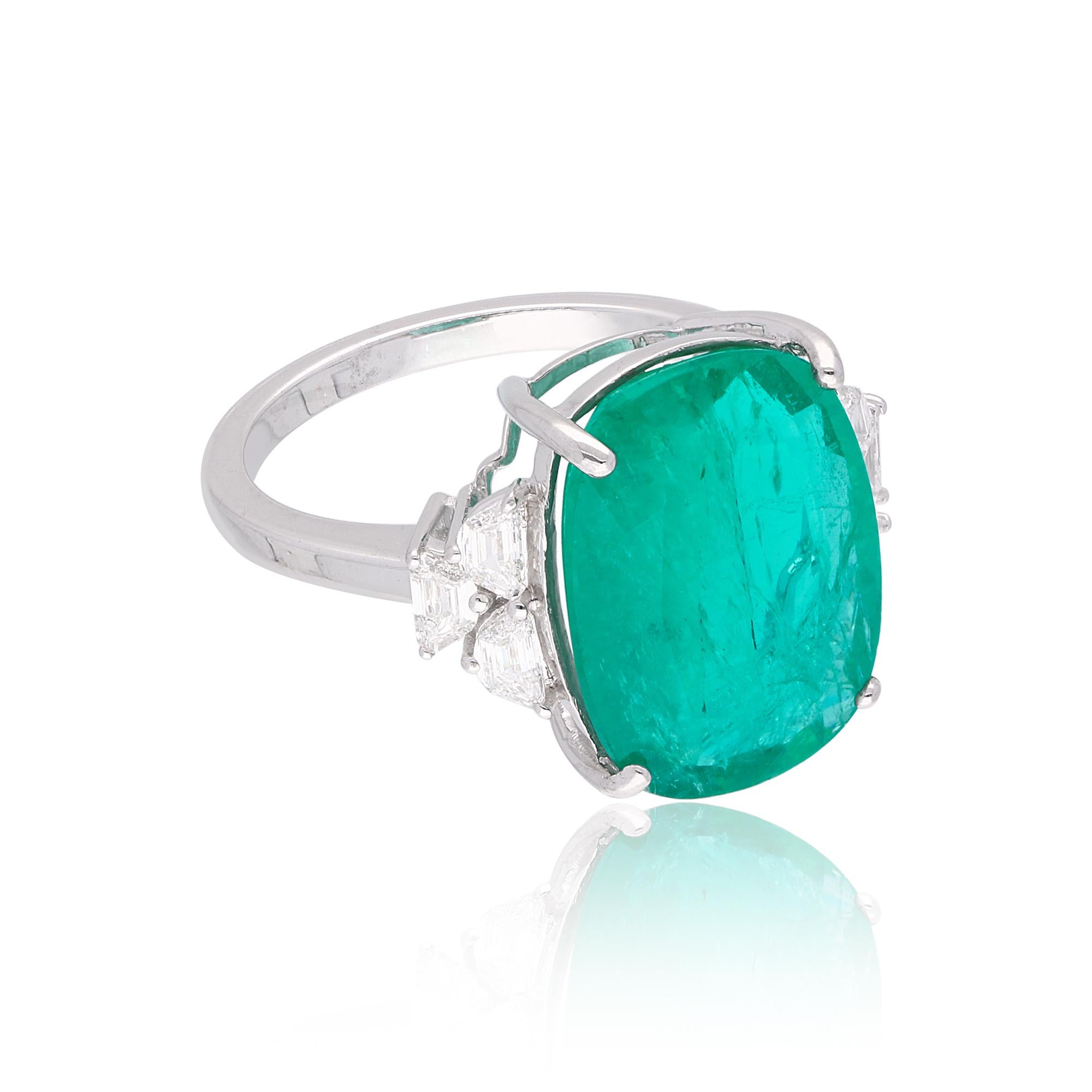 For Sale:  Oval Shape Natural Emerald Gemstone Ring Diamond 18 Karat White Gold Jewelry 2