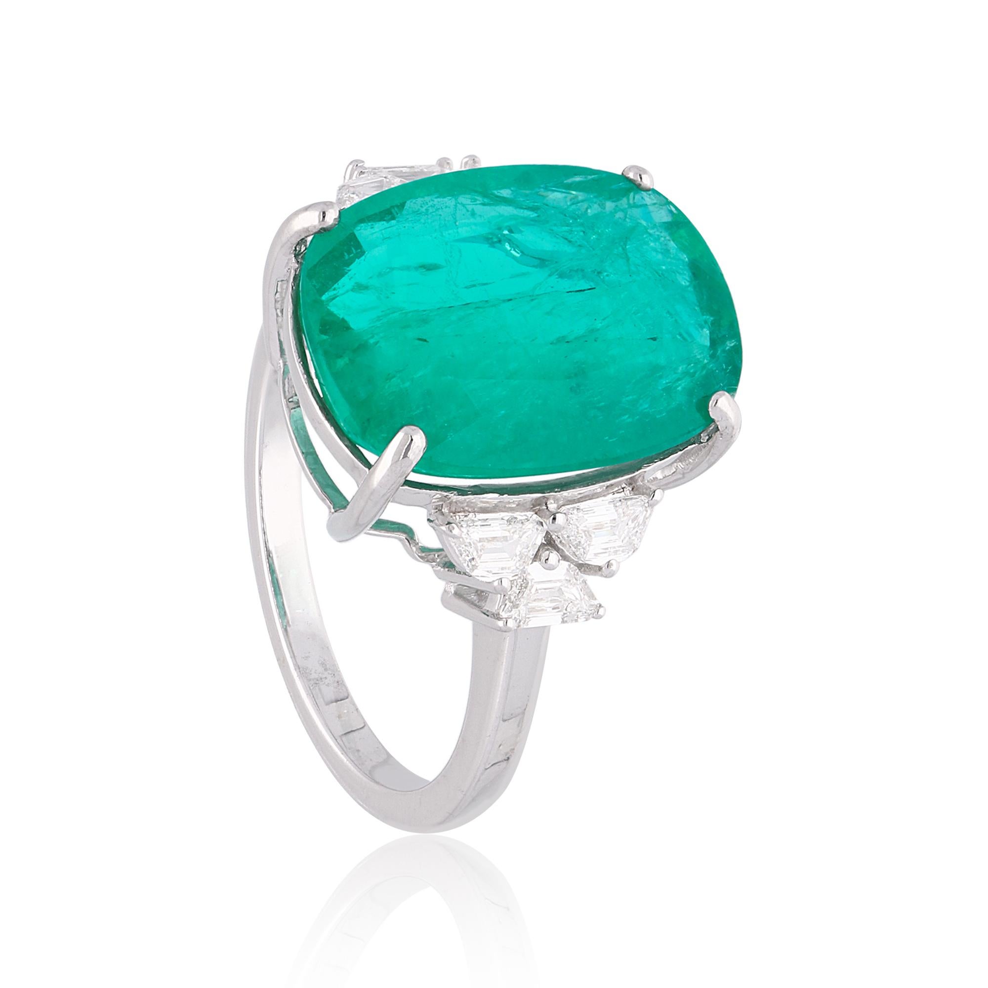 For Sale:  Oval Shape Natural Emerald Gemstone Ring Diamond 18 Karat White Gold Jewelry 3
