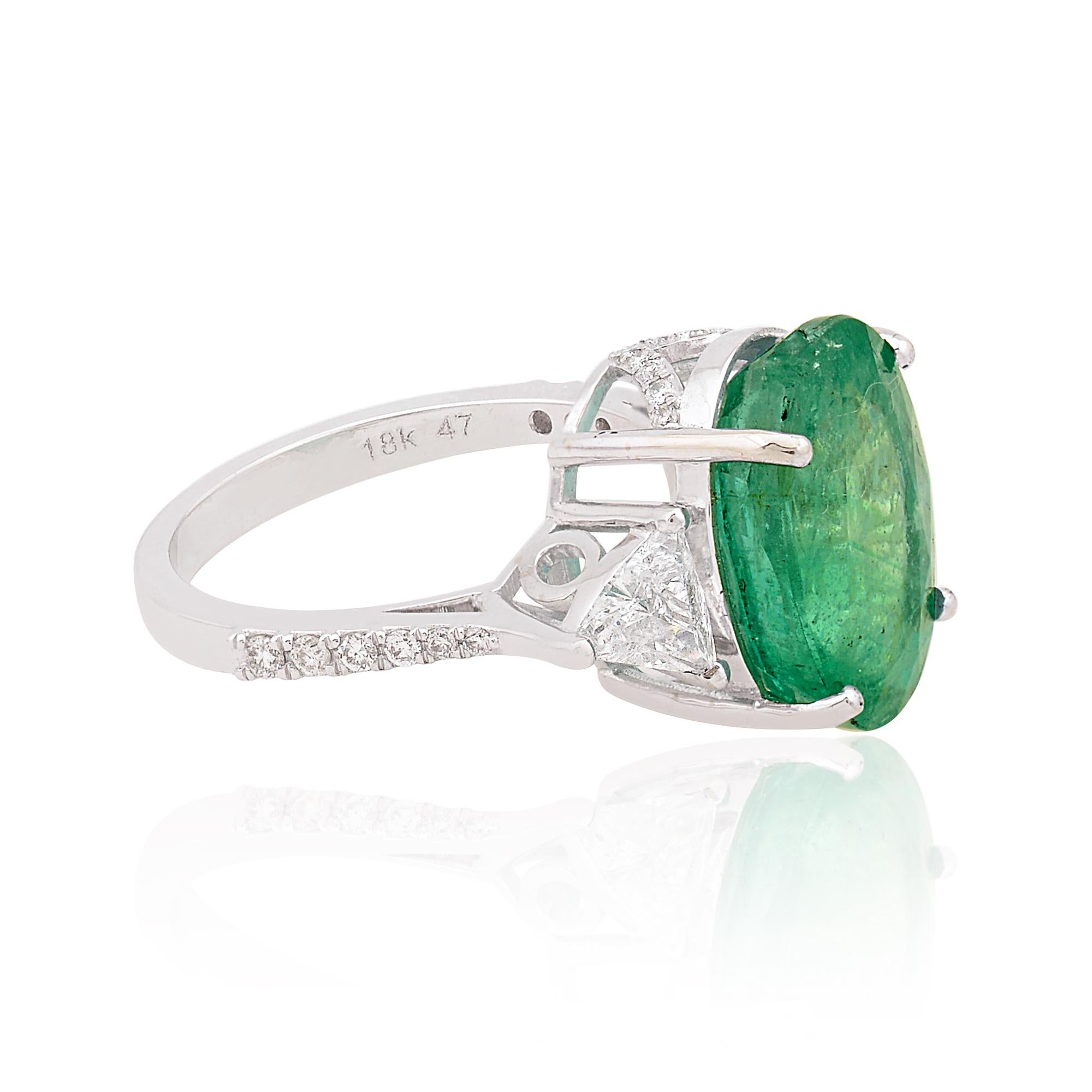 For Sale:  Oval Shape Natural Emerald Gemstone Ring Trillion Diamond 18 Karat White Gold 2
