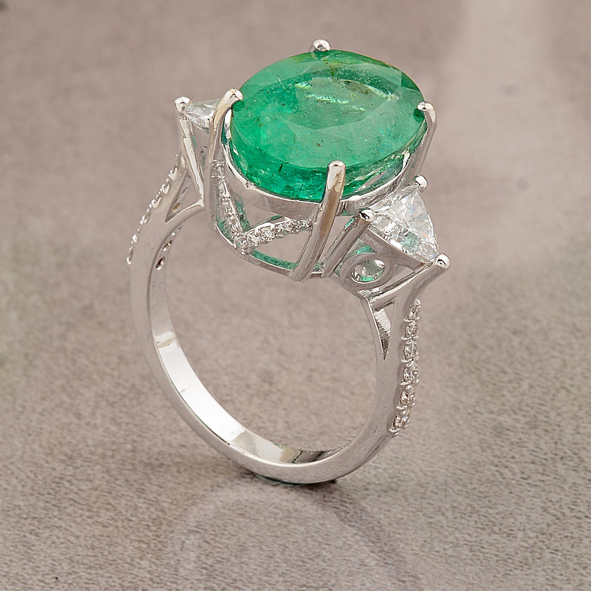 For Sale:  Oval Shape Natural Emerald Gemstone Ring Trillion Diamond 18 Karat White Gold 4