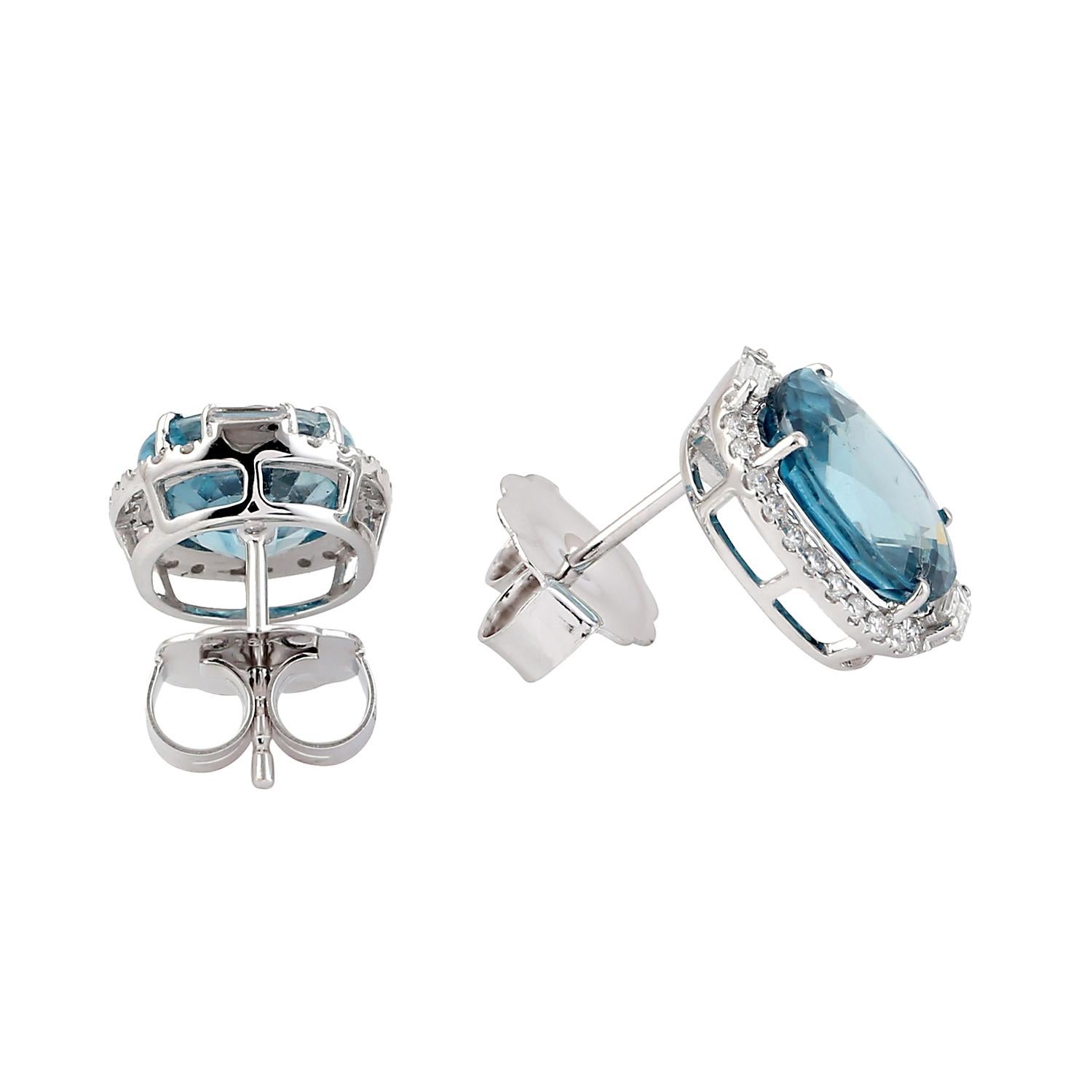 Taille mixte Mini-boucles d'oreilles en or blanc 18 carats avec zircons et diamants pavés de forme ovale en vente