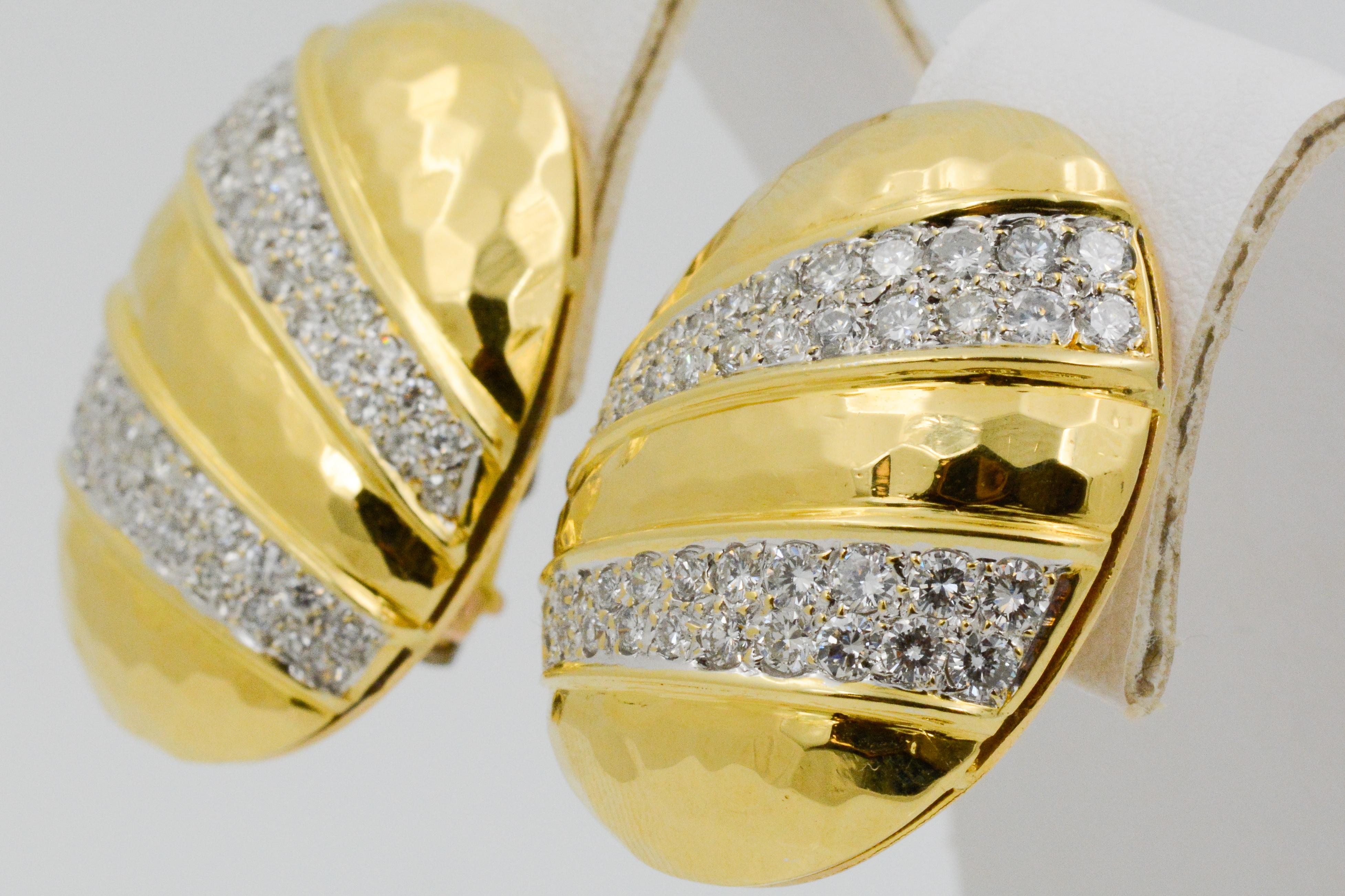 Modern Oval Shaped 18 Karat Yellow Gold Hammered Earrings