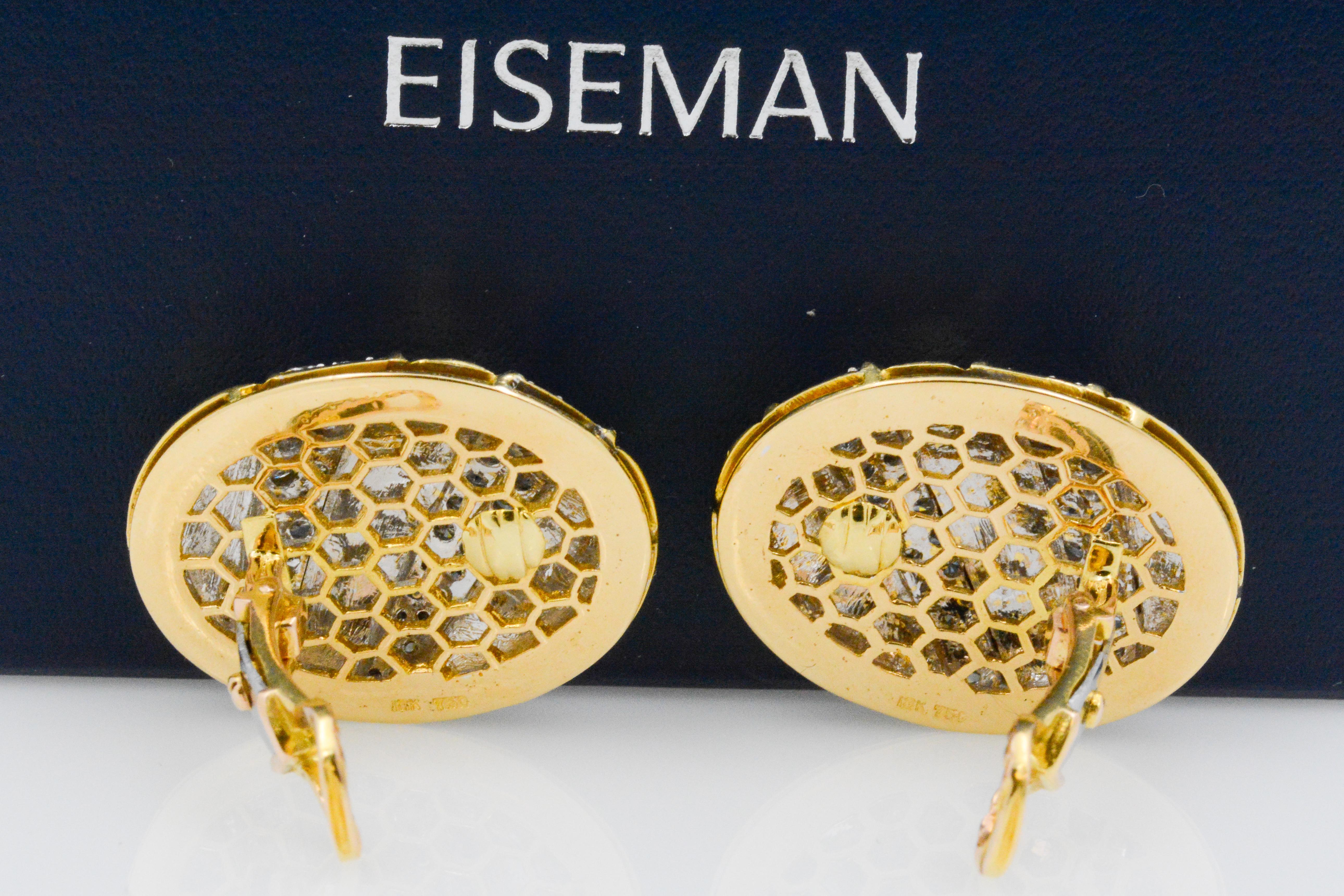 Oval Shaped 18 Karat Yellow Gold Hammered Earrings In Good Condition In Dallas, TX