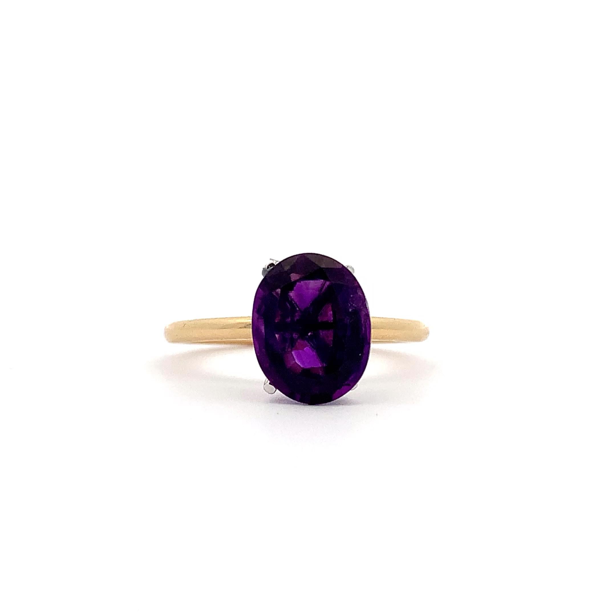 Taille ovale Bague de cocktail ovale en améthyste violette or jaune 18k en vente