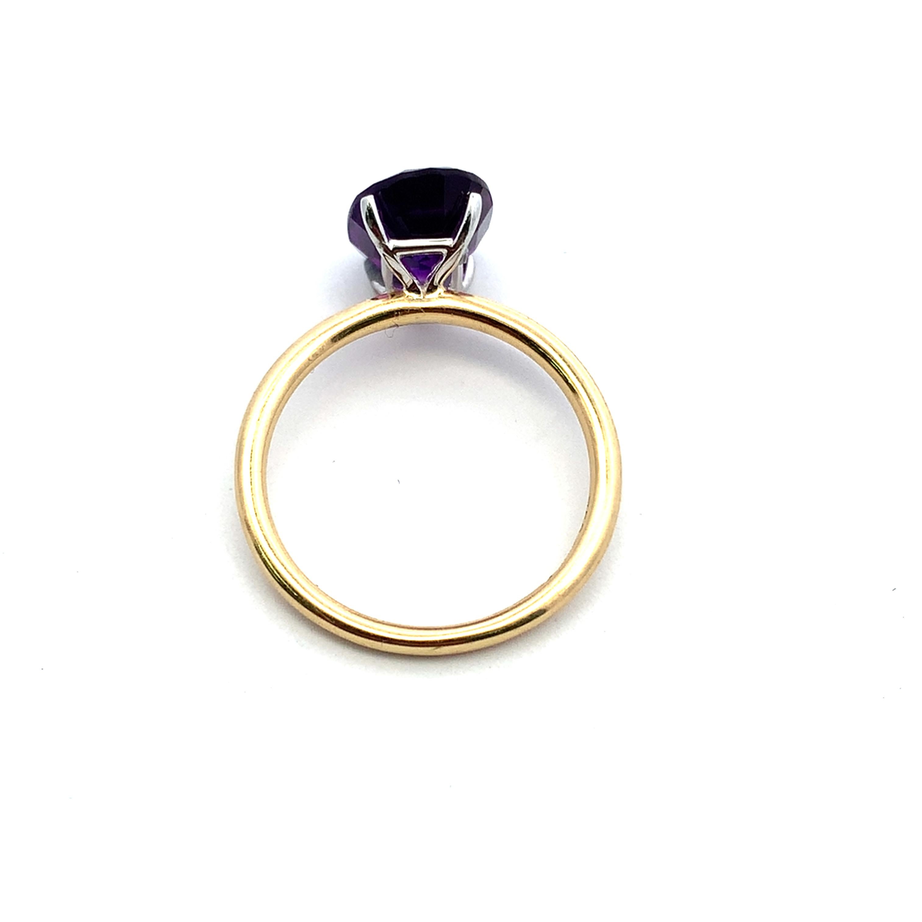 Bague de cocktail ovale en améthyste violette or jaune 18k Neuf - En vente à London, GB