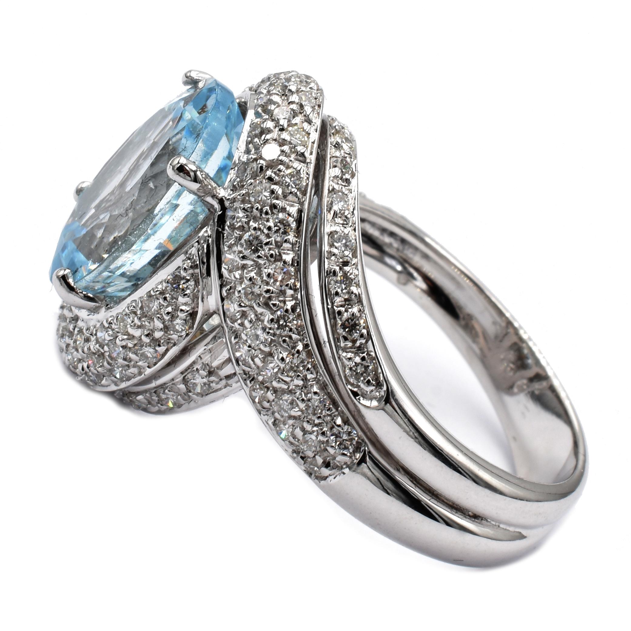 Goldring mit ovalem Aquamarin und Diamanten von Gilberto Cassola, hergestellt in Italien (Ovalschliff) im Angebot