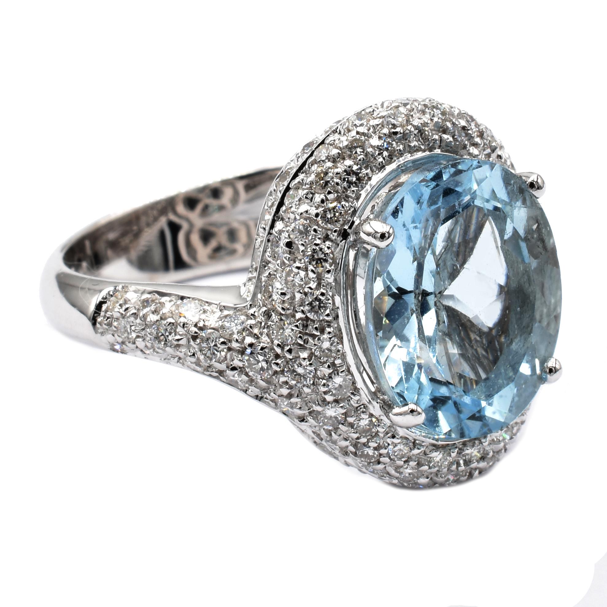 Gilberto Cassola Oval Shaped Aquamarine and Diamonds Gold Ring Made in Italy For Sale 3