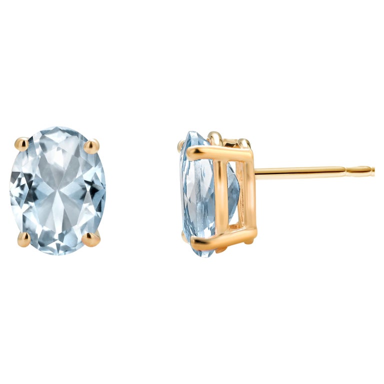 Oval Shaped Aquamarine Set in Yellow Gold Stud Earrings In New Condition For Sale In New York, NY
