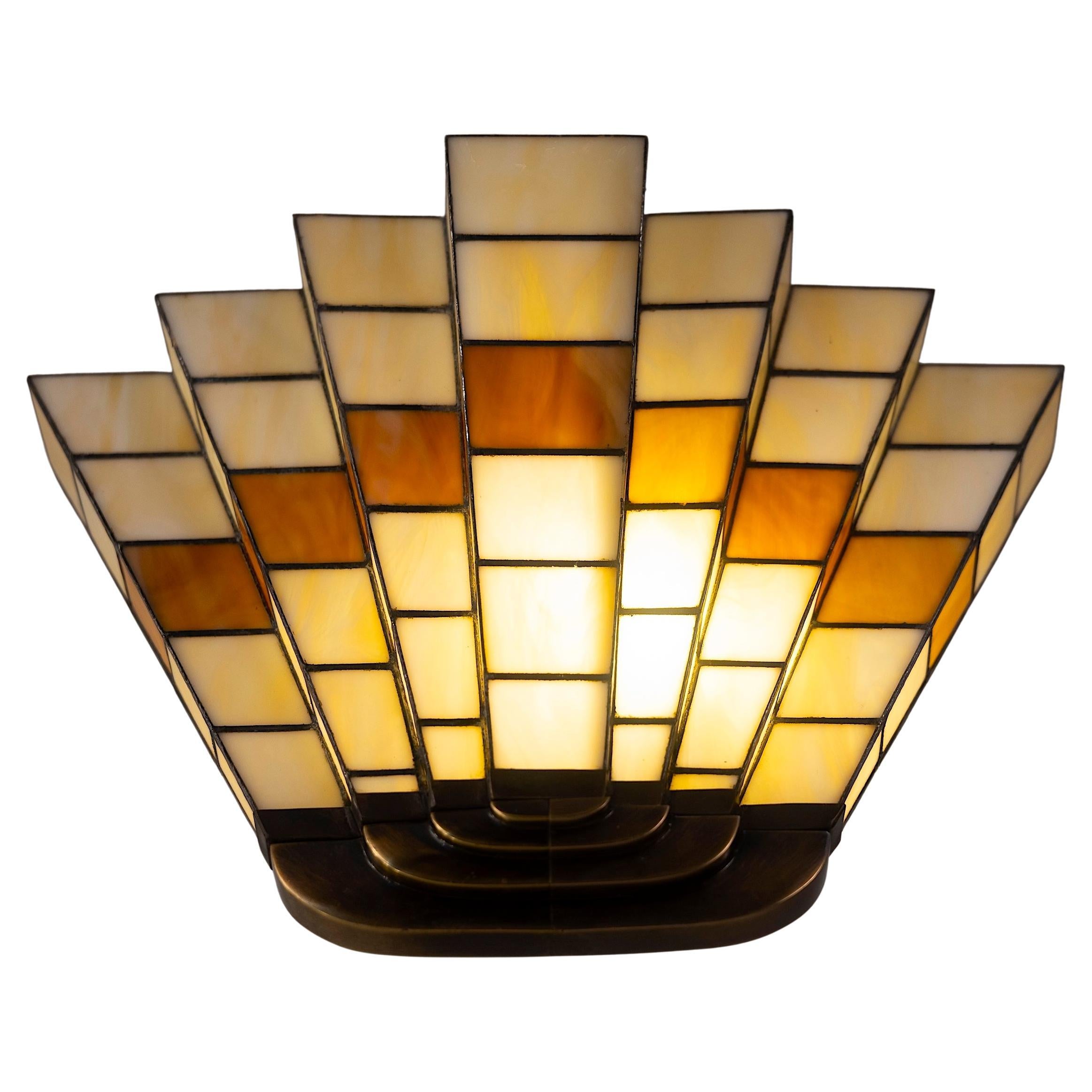 Lampadario ovale Art Deco in bronzo e vetro opalino in vendita