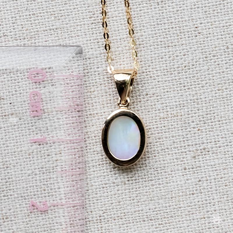 Oval Shaped Australian Solid Opal Necklace 14k Yellow Gold In New Condition In Suwanee, GA