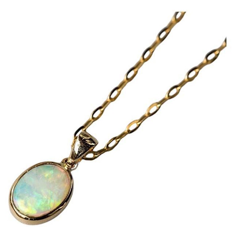 Ovaler australischer massiver Opal-Halskette in Form eines Ovals 18k Gelbgold im Angebot
