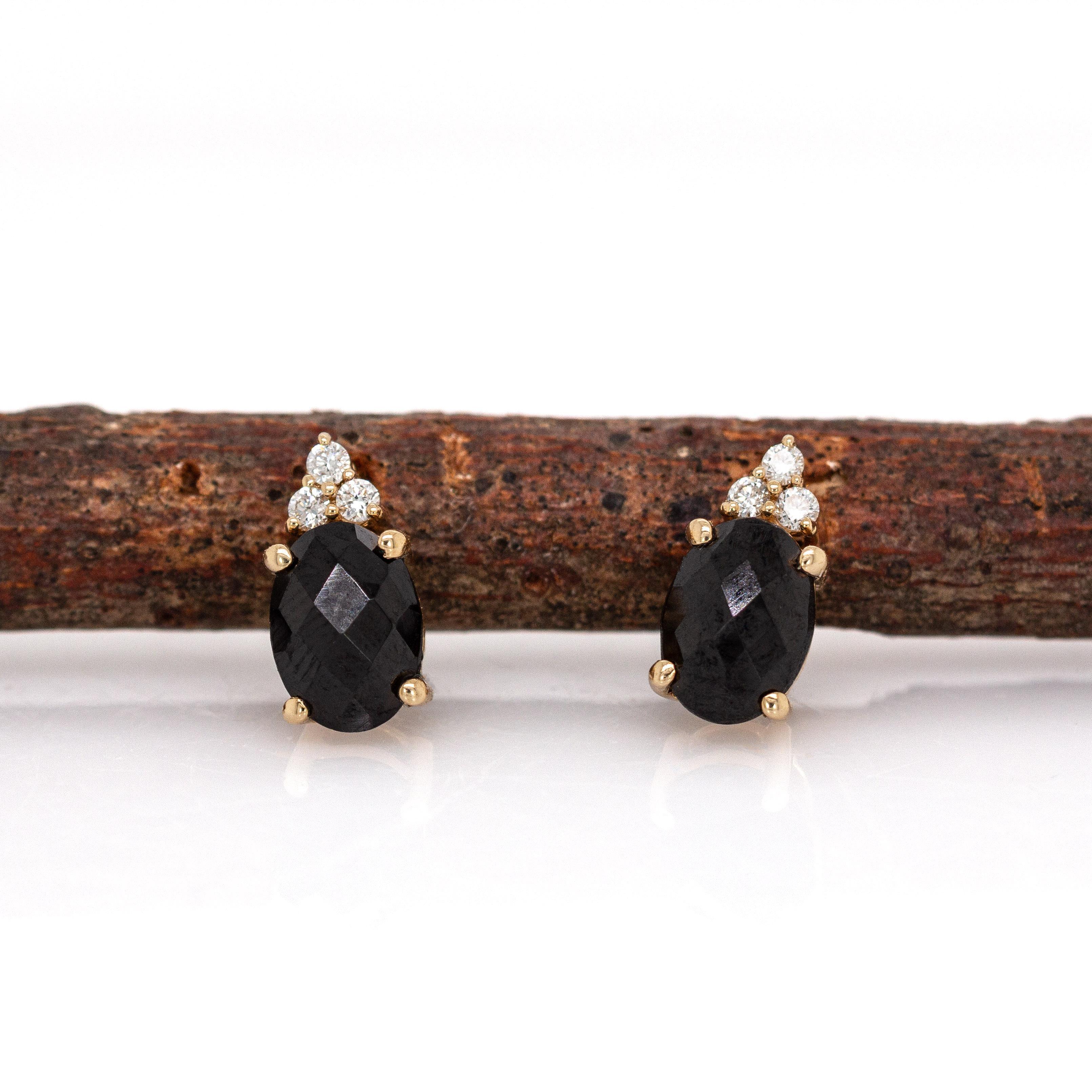 Contemporaneo Orecchini con Spinello Nero di forma ovale in oro massiccio 14K con diamanti Nature in vendita