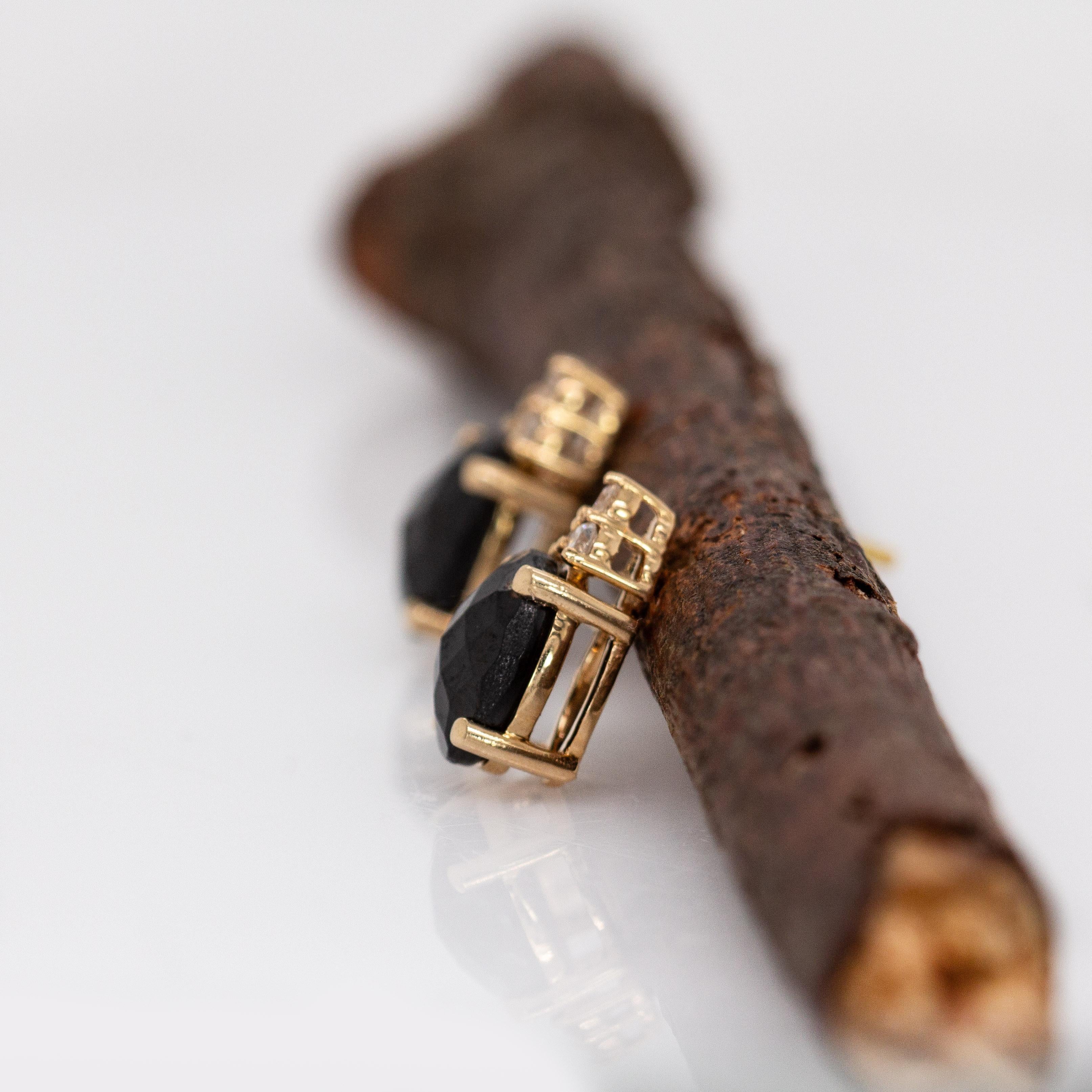 Orecchini con Spinello Nero di forma ovale in oro massiccio 14K con diamanti Nature In condizioni Nuovo in vendita a Columbus, OH