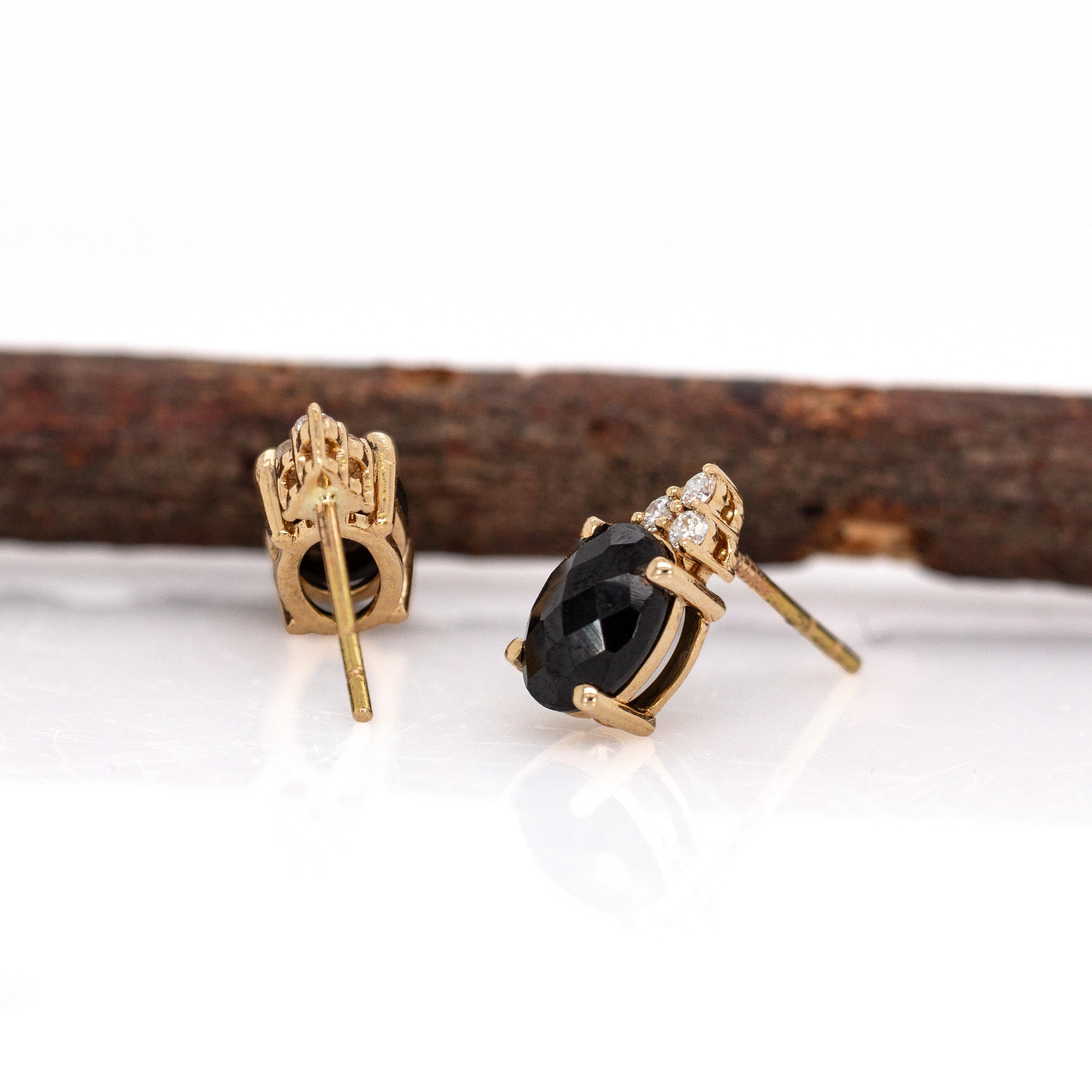 Donna Orecchini con Spinello Nero di forma ovale in oro massiccio 14K con diamanti Nature in vendita
