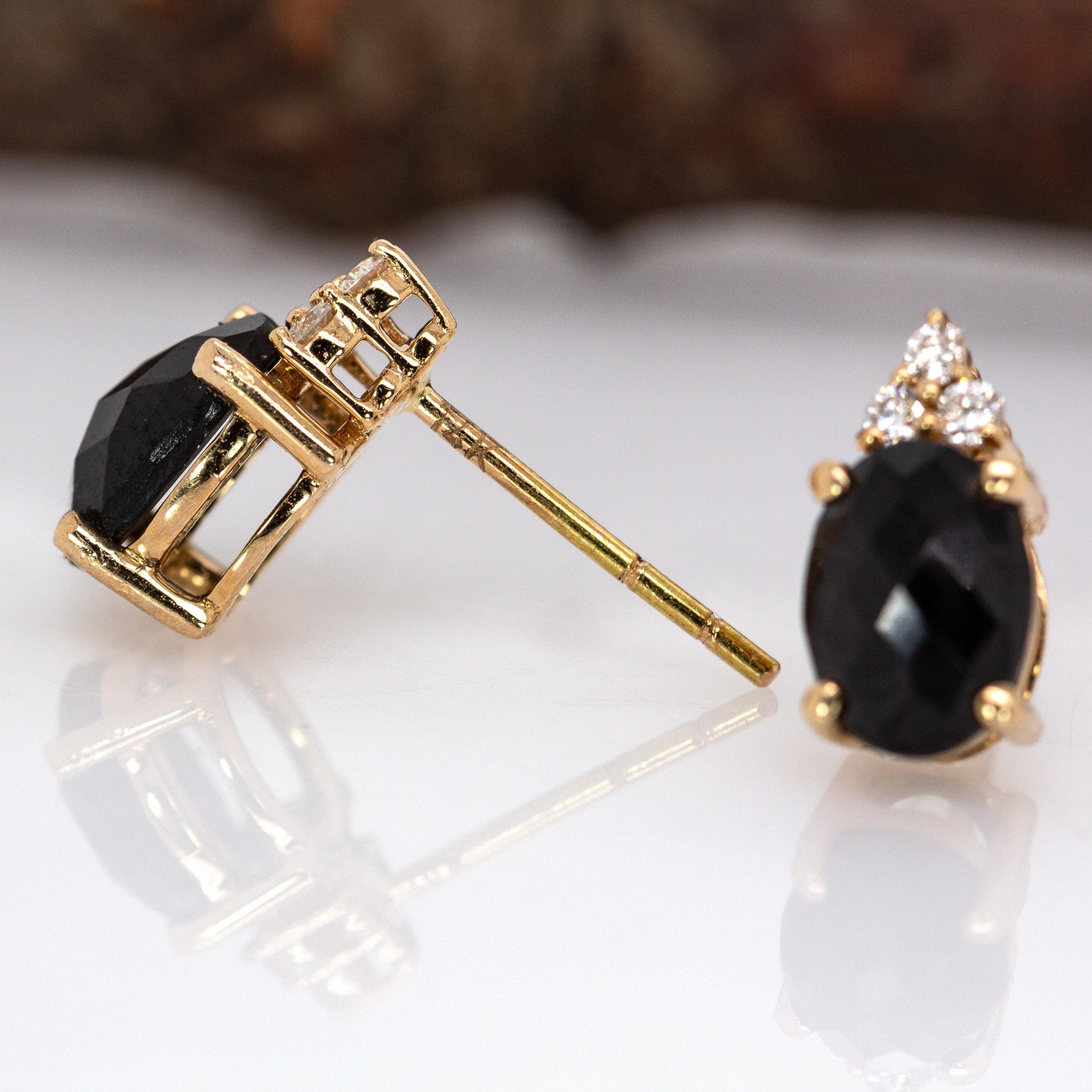 Orecchini con Spinello Nero di forma ovale in oro massiccio 14K con diamanti Nature in vendita 1