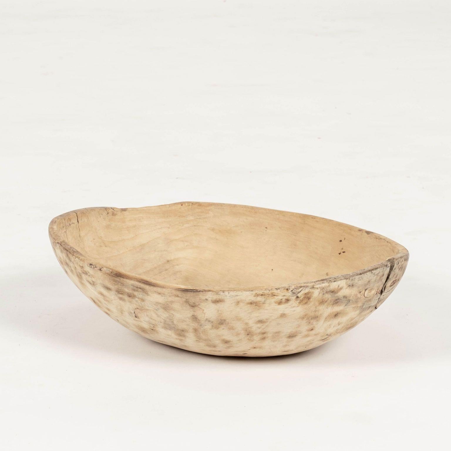 Oval-Shaped Bleached and Scrubbed Rustic Swedish Dugout Bowl For Sale 3