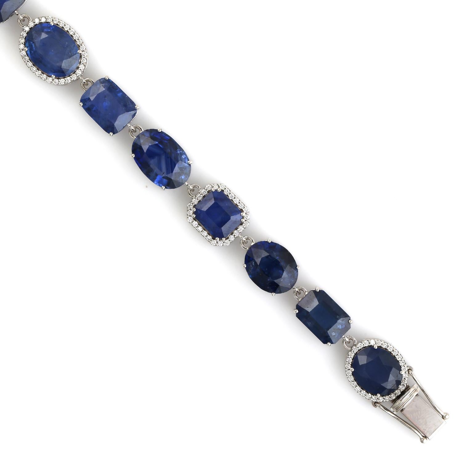 Oval Shaped Ceylon Blue Sapphire Bracelet With Diamonds Made In 18k White Gold Art Decó en venta