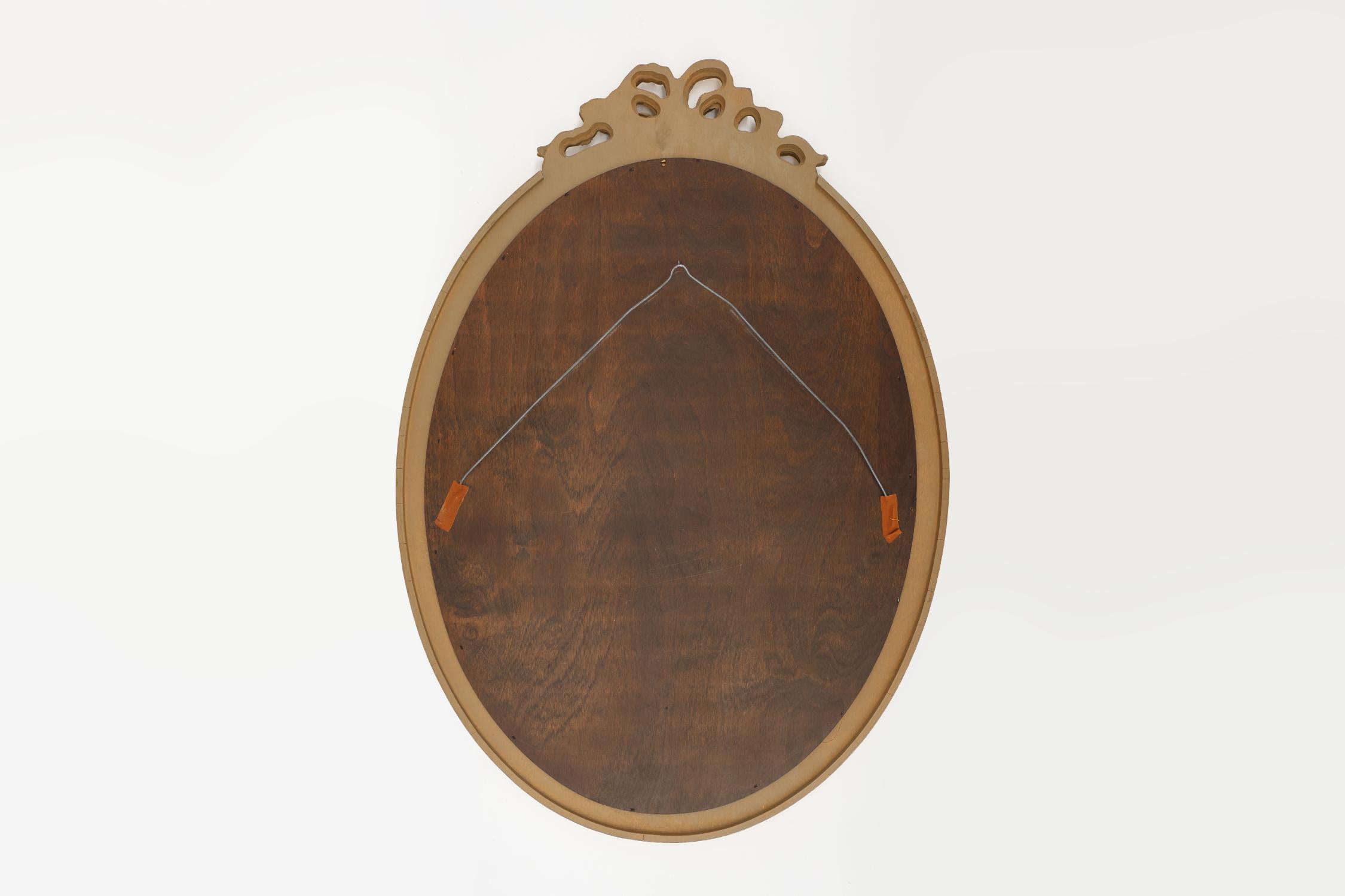 Oval shaped carved gilded Baroque mirror with beveled glass, Belgium For Sale 2