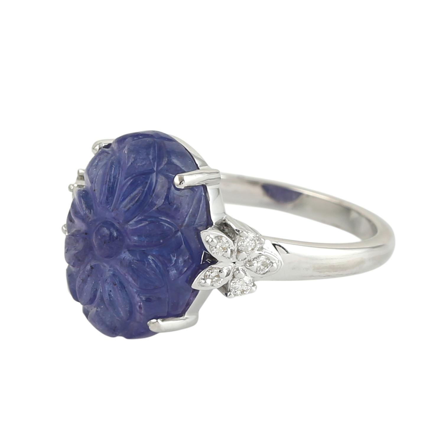 Ovaler geschnitzter Tansanit Ring mit Diamanten in 18k Weißgold (Kunsthandwerker*in) im Angebot