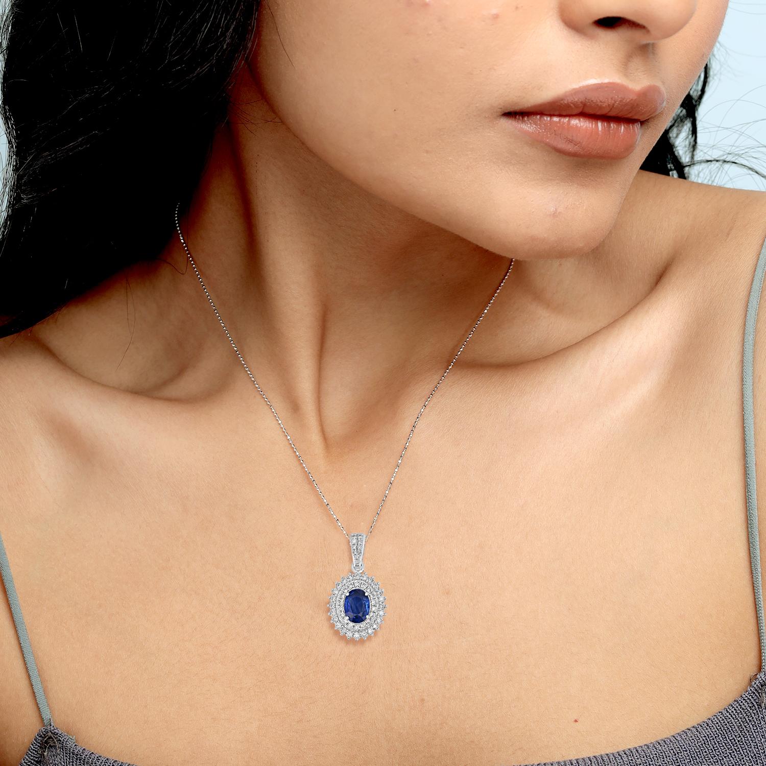 Type de métal : Or 18KT
Or Poids : 2.550 grammes

Détails du diamant :
Poids total des diamants : 0,45 carats

Saphir Détails :
Type de pierre : Saphir bleu de Ceylan
Poids total : 1,03 carats
Coupe : Ovale

Caractéristiques du produit :
Design/One
