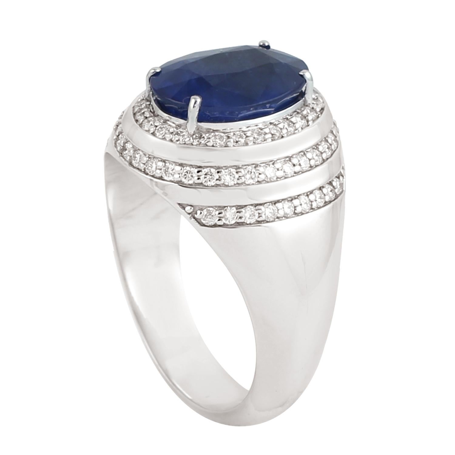 Oval Shaped Ceylon Blue Sapphire Ring With Diamonds Made In 18k White Gold (Gemischter Schliff) im Angebot