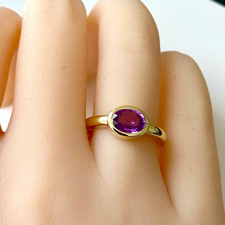 Oval Shaped Ceylon Pink Sapphire Bezel Raised Dome Yellow Gold Cocktail Ring In New Condition For Sale In New York, NY