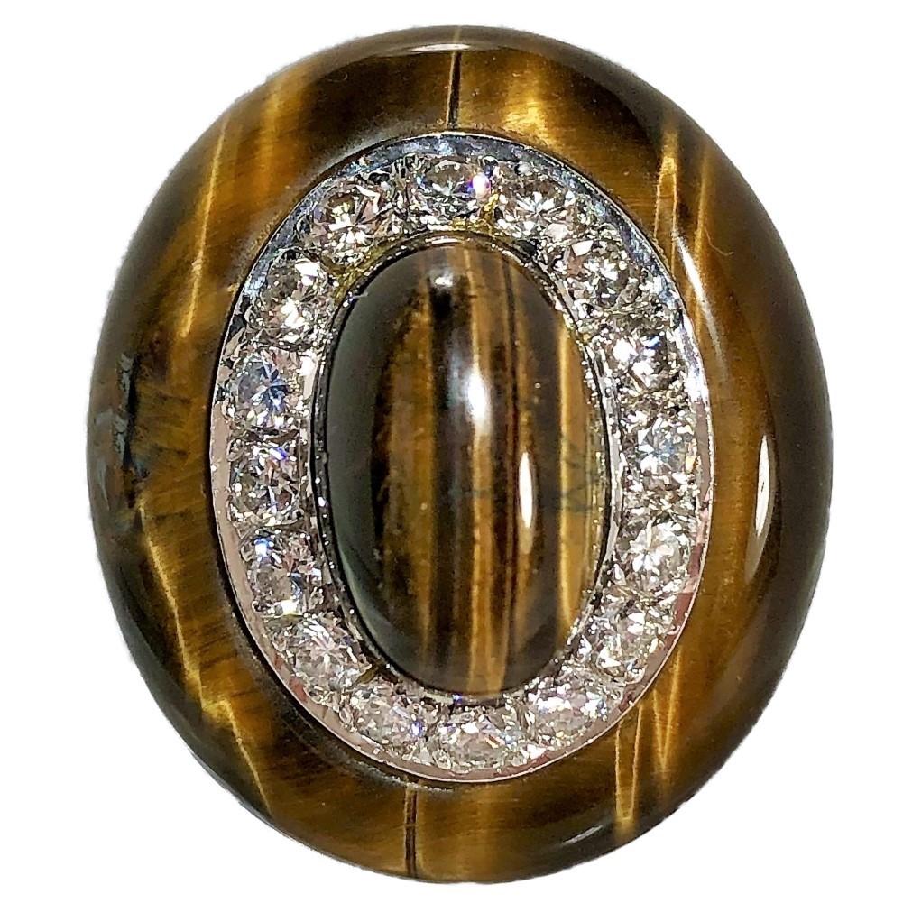 Taille brillant Bague de forme ovale en or Classic des années 1970, œil de tigre et diamant en vente