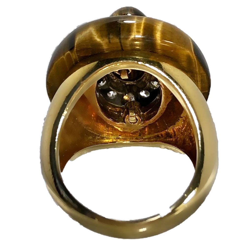 Bague de forme ovale en or Classic des années 1970, œil de tigre et diamant en vente 2