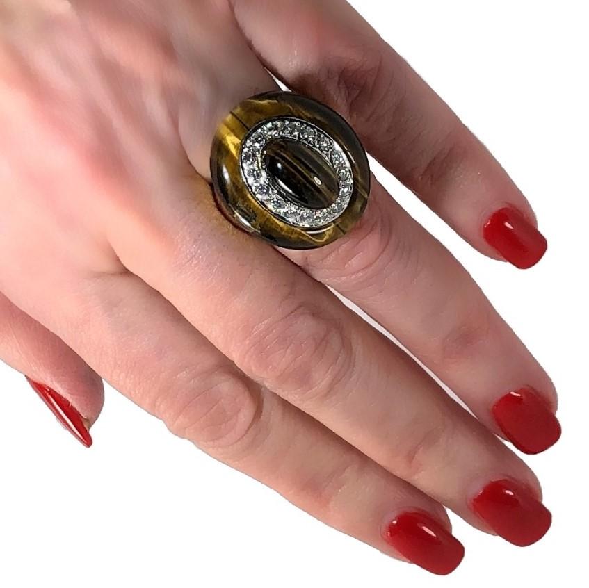 Oval Shaped Classic 1970s Gold Tiger's Eye and Diamond Ring For Sale 3