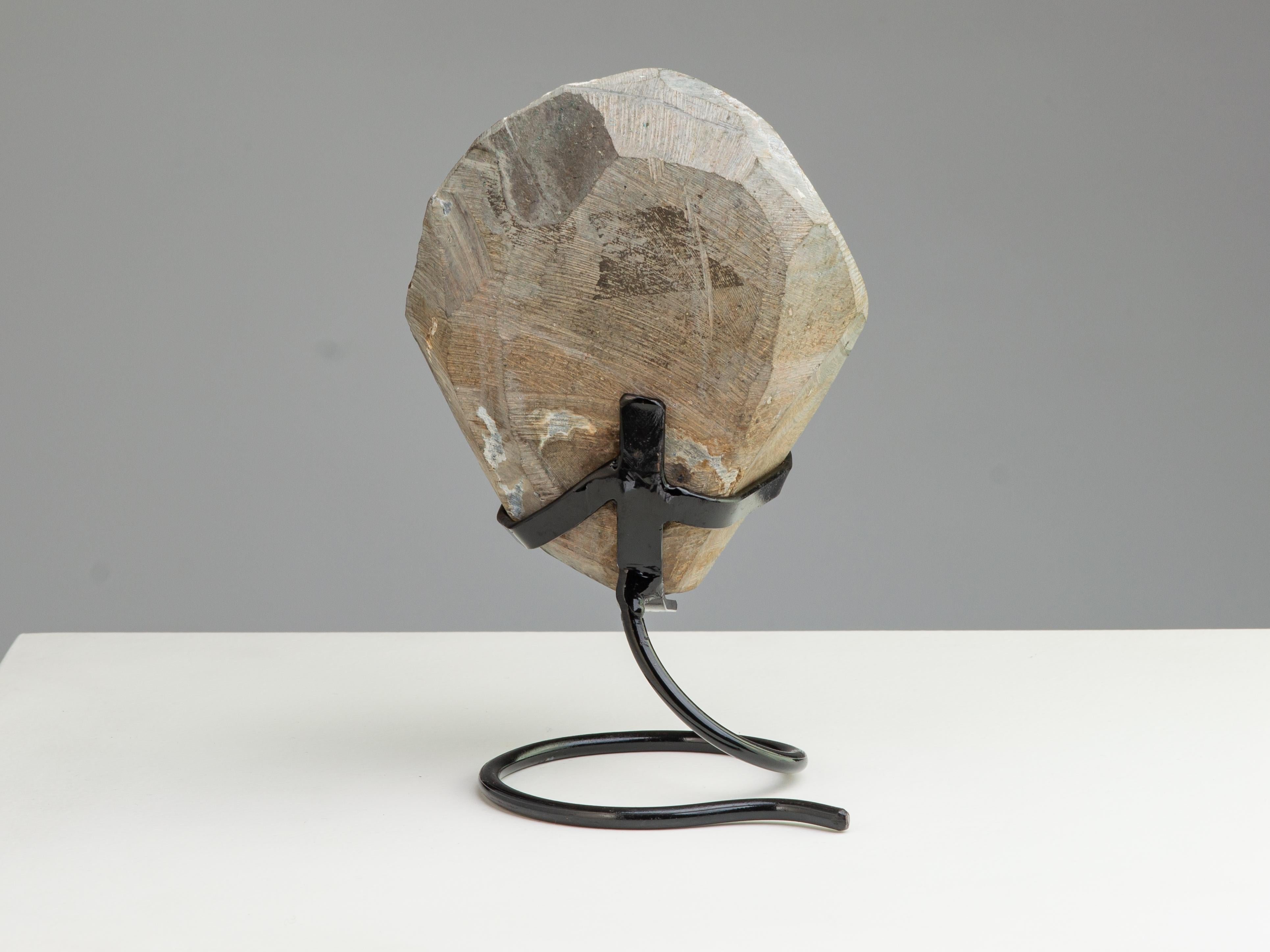 Fino al XVIII secolo Sezione ovale di geode di ametista viola intenso in vendita
