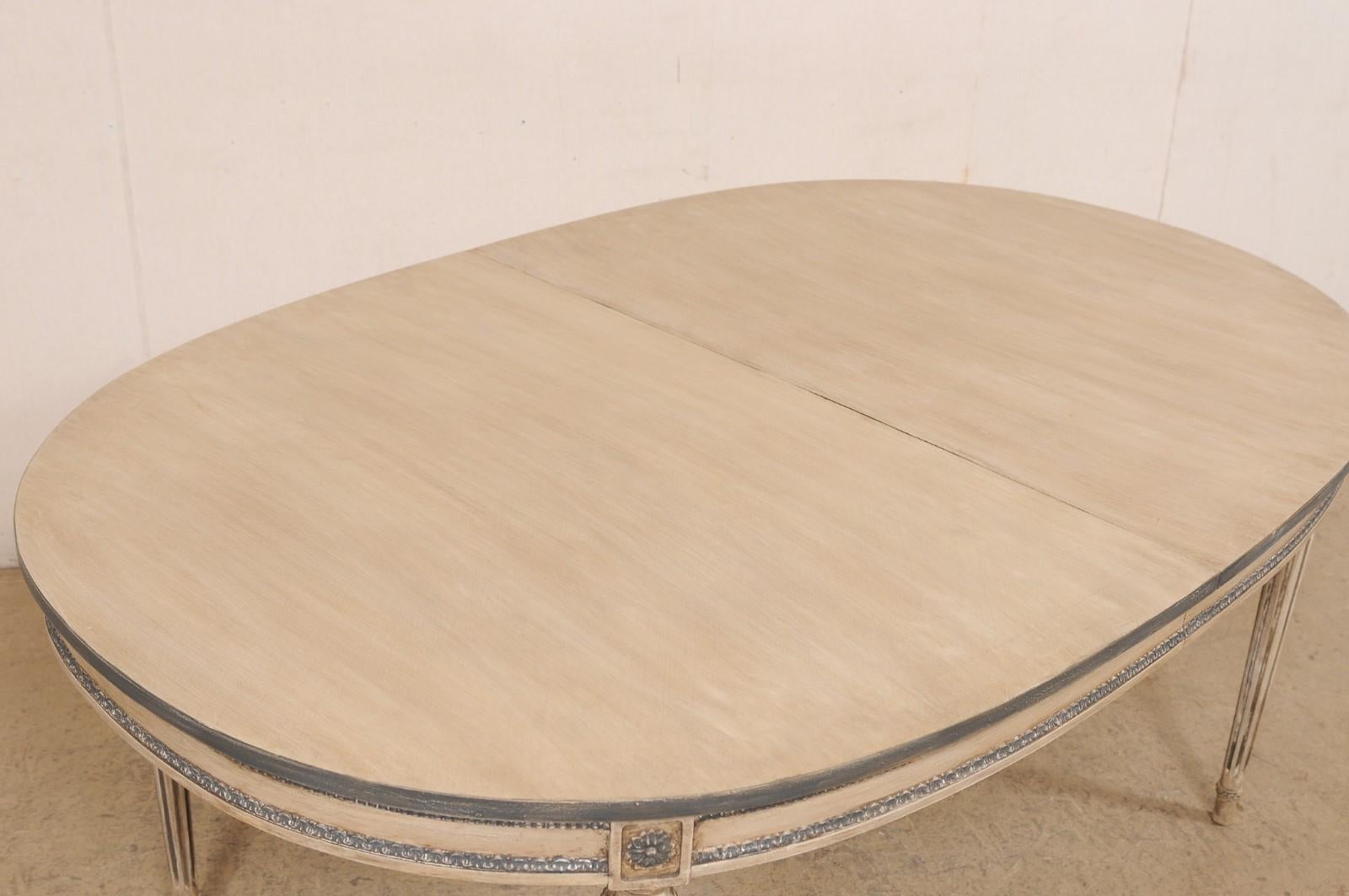 Oval-Shaped Dining Table on Fluted & Tapering Legs, Custom Painted Finish In Good Condition For Sale In Atlanta, GA