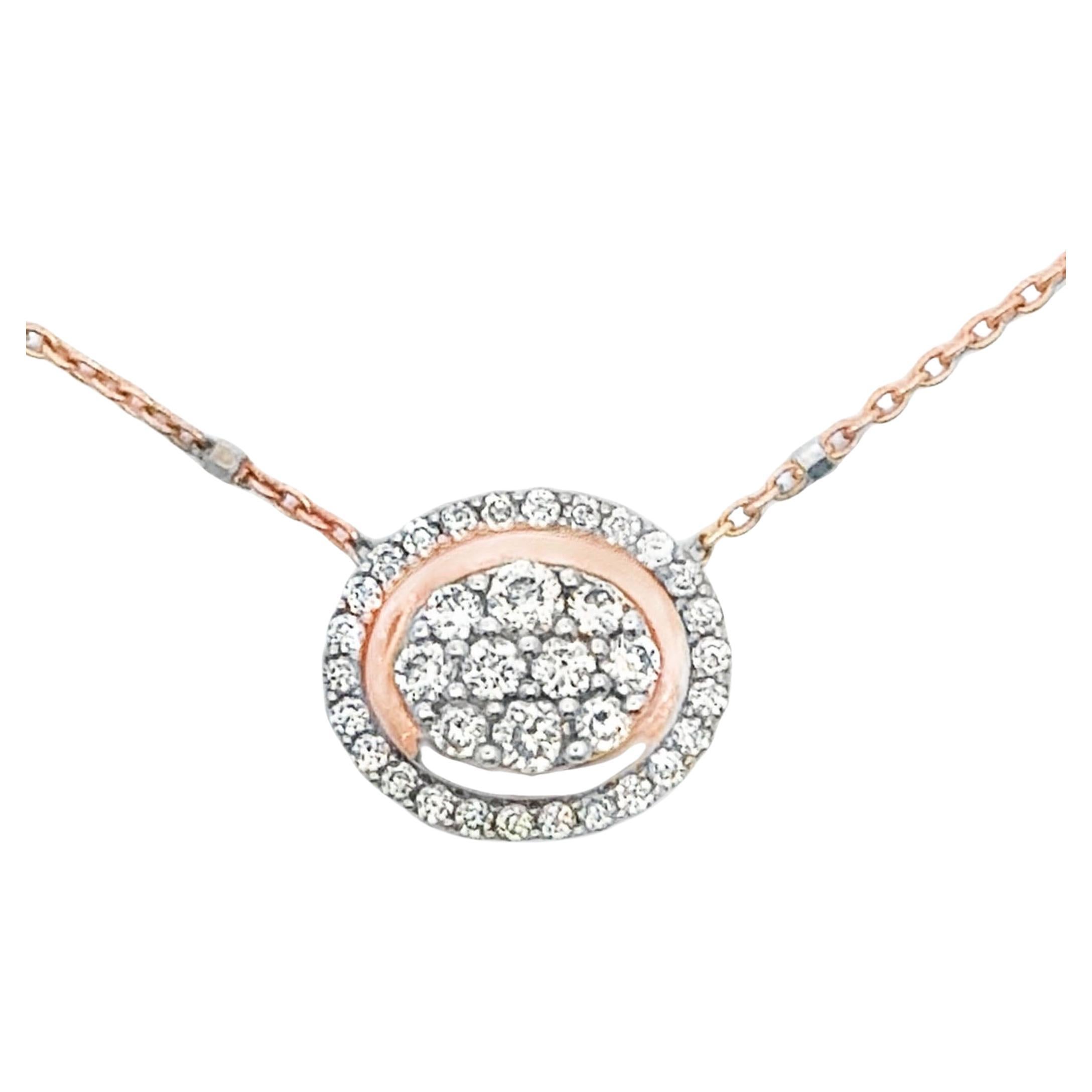 Collana con ciondolo East West Diamond a forma ovale in oro bianco e rosa 14 carati in vendita