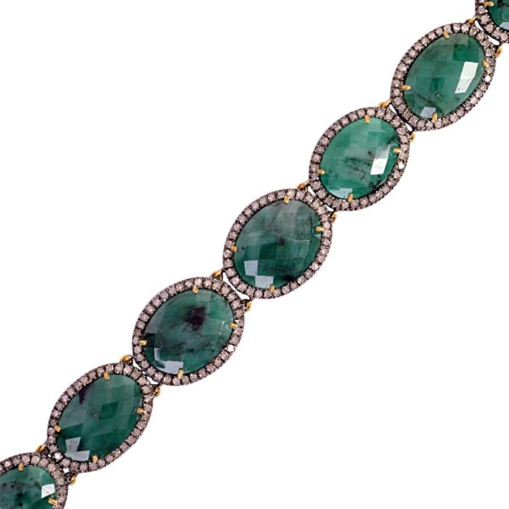 18k:4.57g,
Diamond:3.4ct,
Silver:15.58gm,
Emerald:44.10ct
Size: 195X15 MM