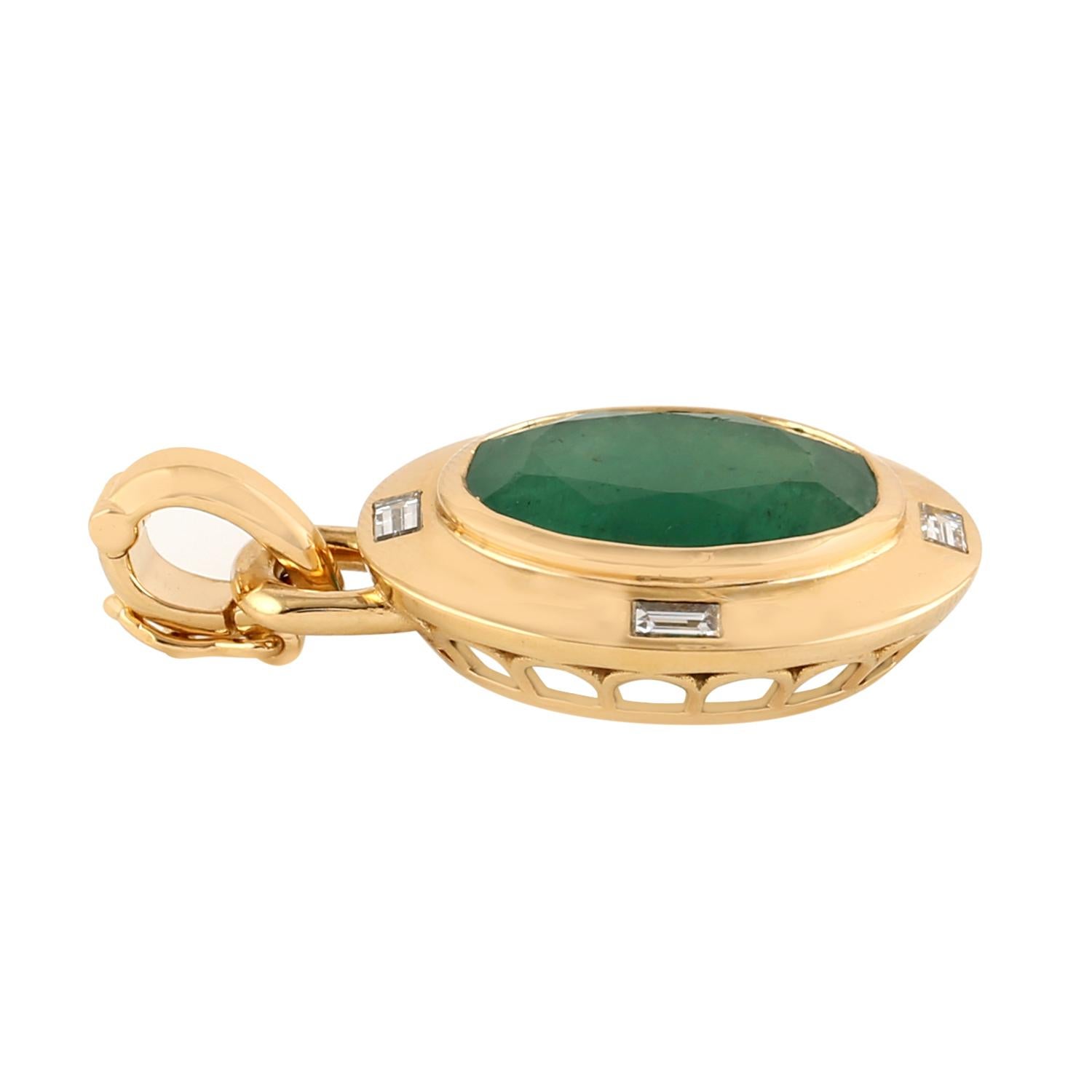 Contemporary Oval Shaped Emerald Pendant With Diamonds Enclosed In 18k Yellow Gold Frame For Sale