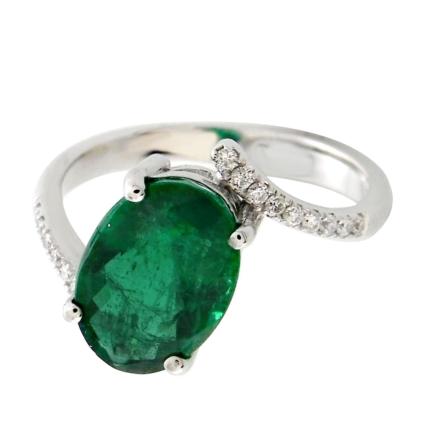 Artisan Oval Shaped Emerald Ring With Diamonds Made In 18k Gold For Sale