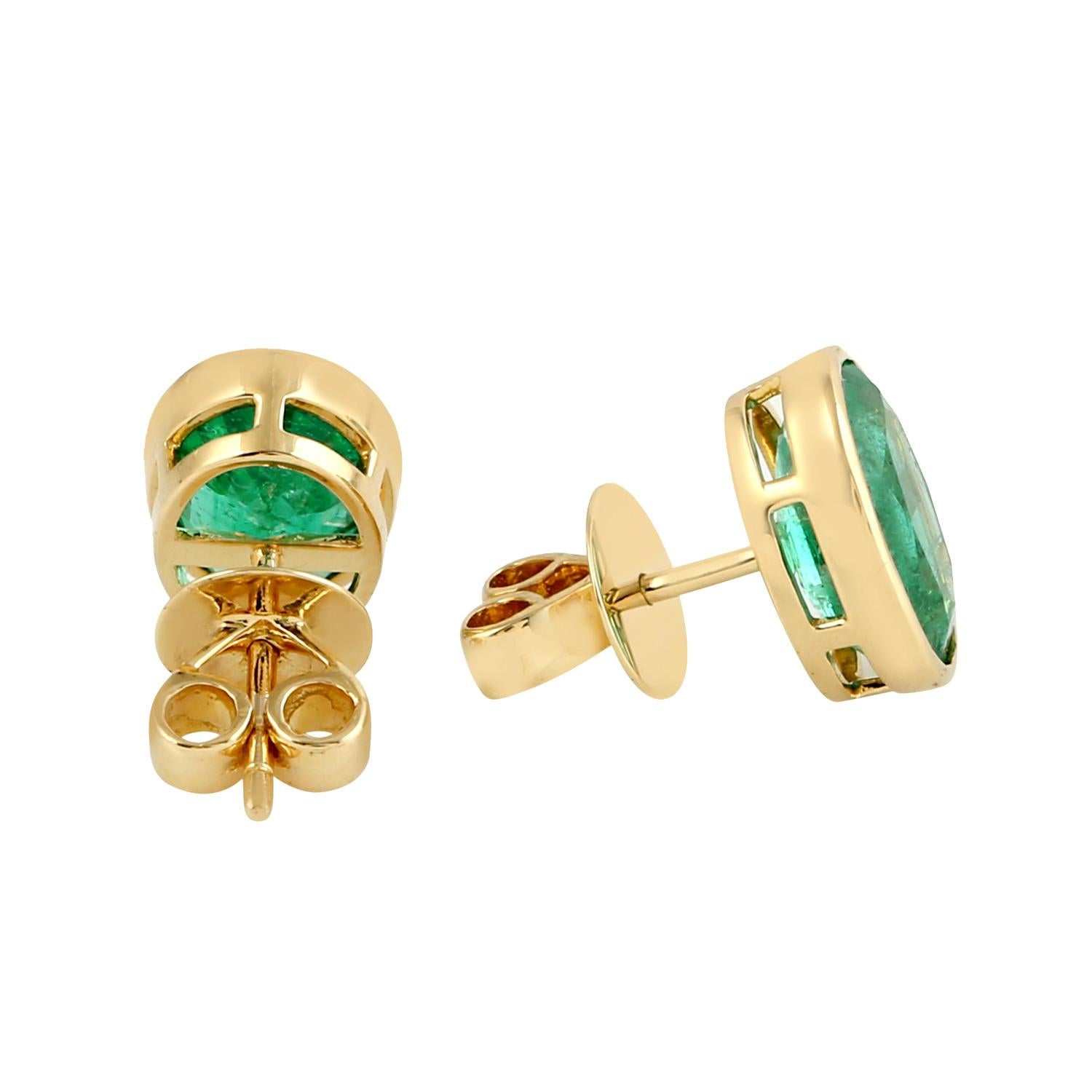 Contemporary Oval Shaped Emerald Studs Made In 18k Yellow Gold For Sale