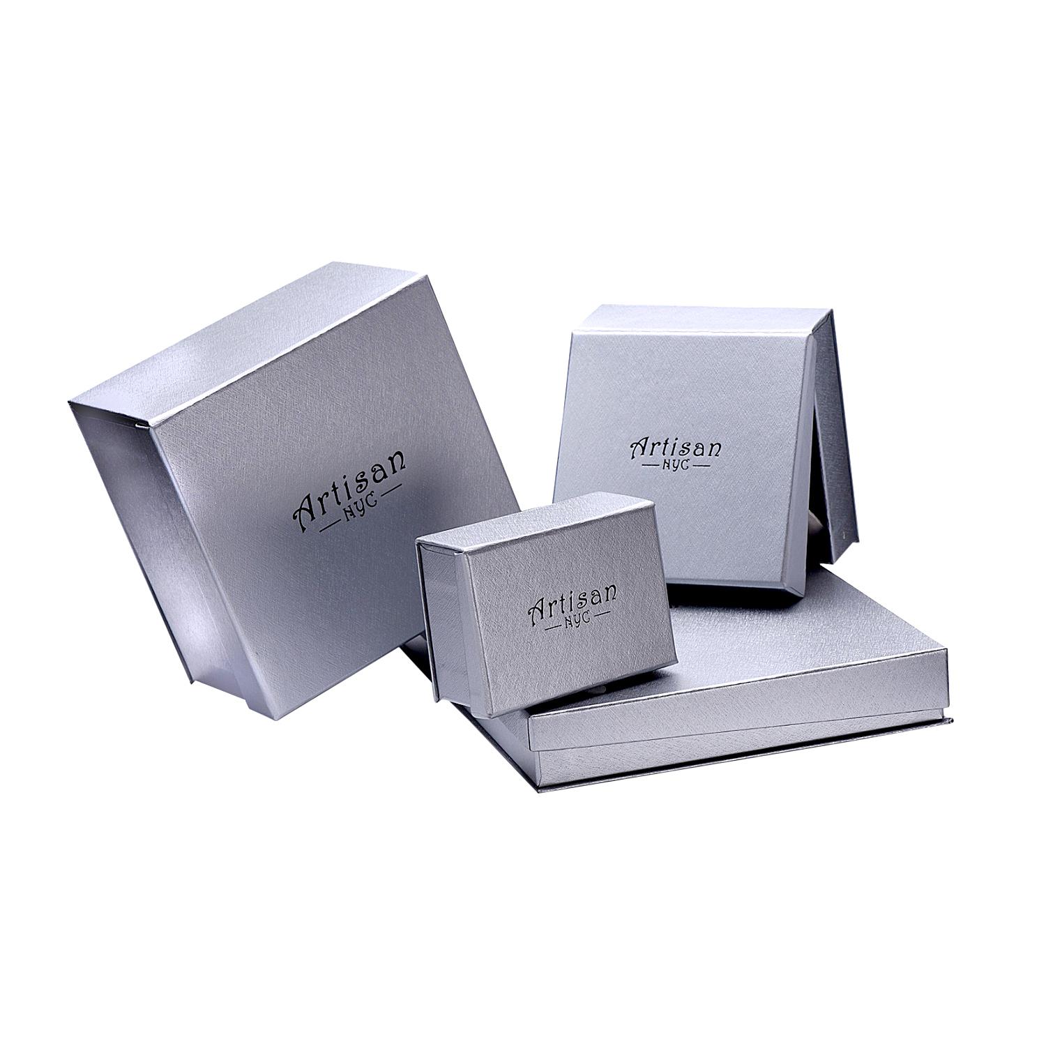 Taglio misto Borchie con smeraldo ovale in oro giallo 18 ct. in vendita