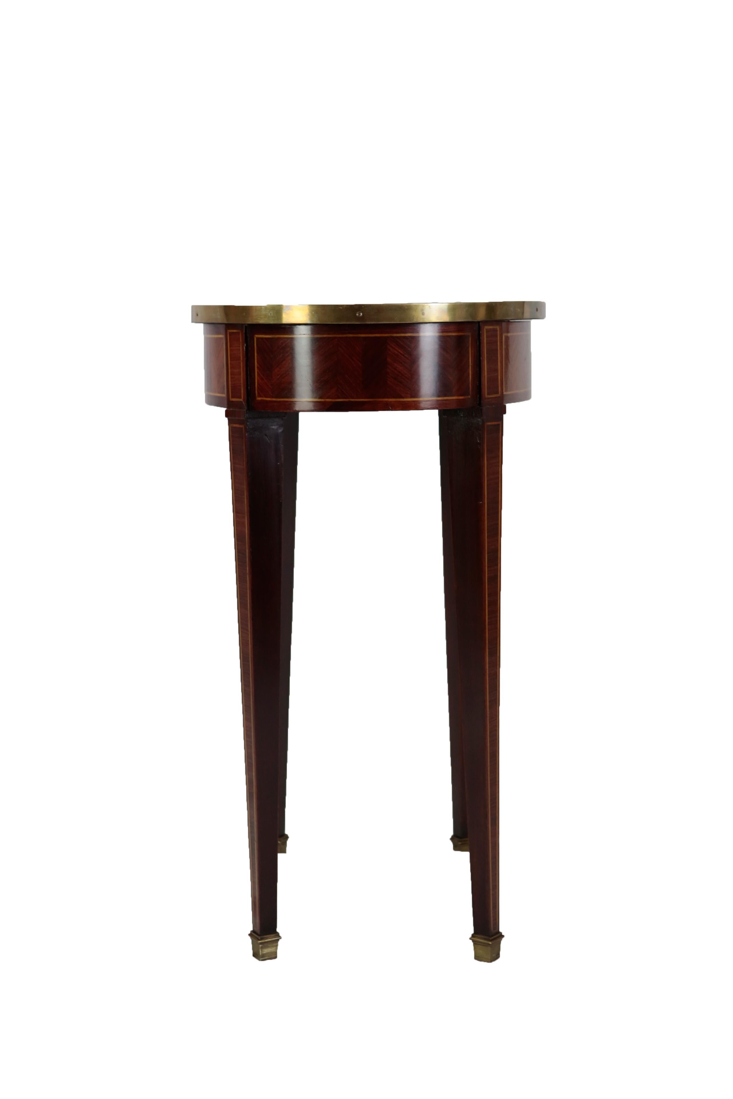 Oval Shaped French Rosewood Side Table, Late 19th Century, circa 1880, 1 Drawer In Good Condition For Sale In Muenster, NRW
