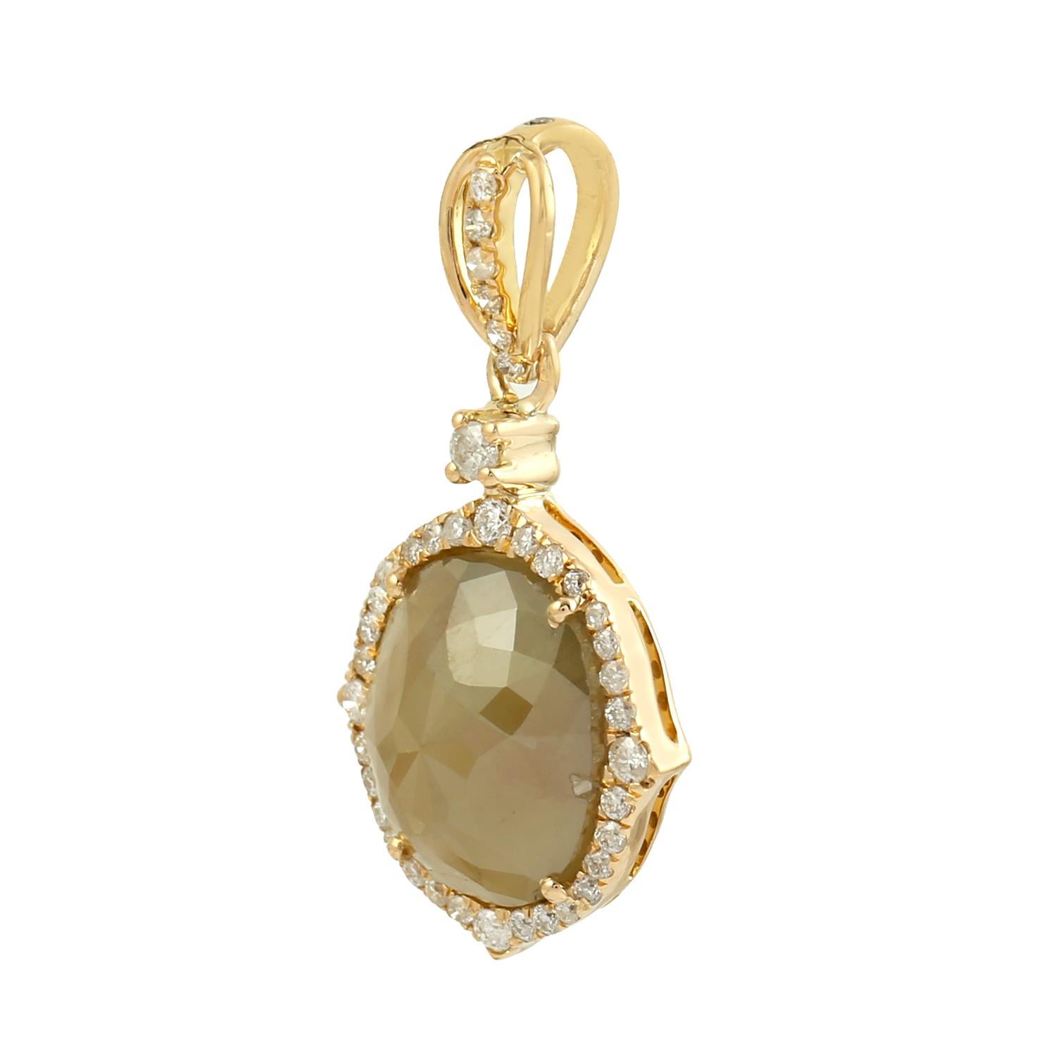 Taille mixte Pendentif en or jaune 18k avec diamant de glace de forme ovale en vente