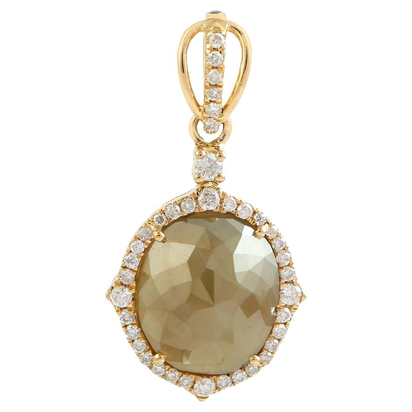 Pendentif en or jaune 18k avec diamant de glace de forme ovale en vente