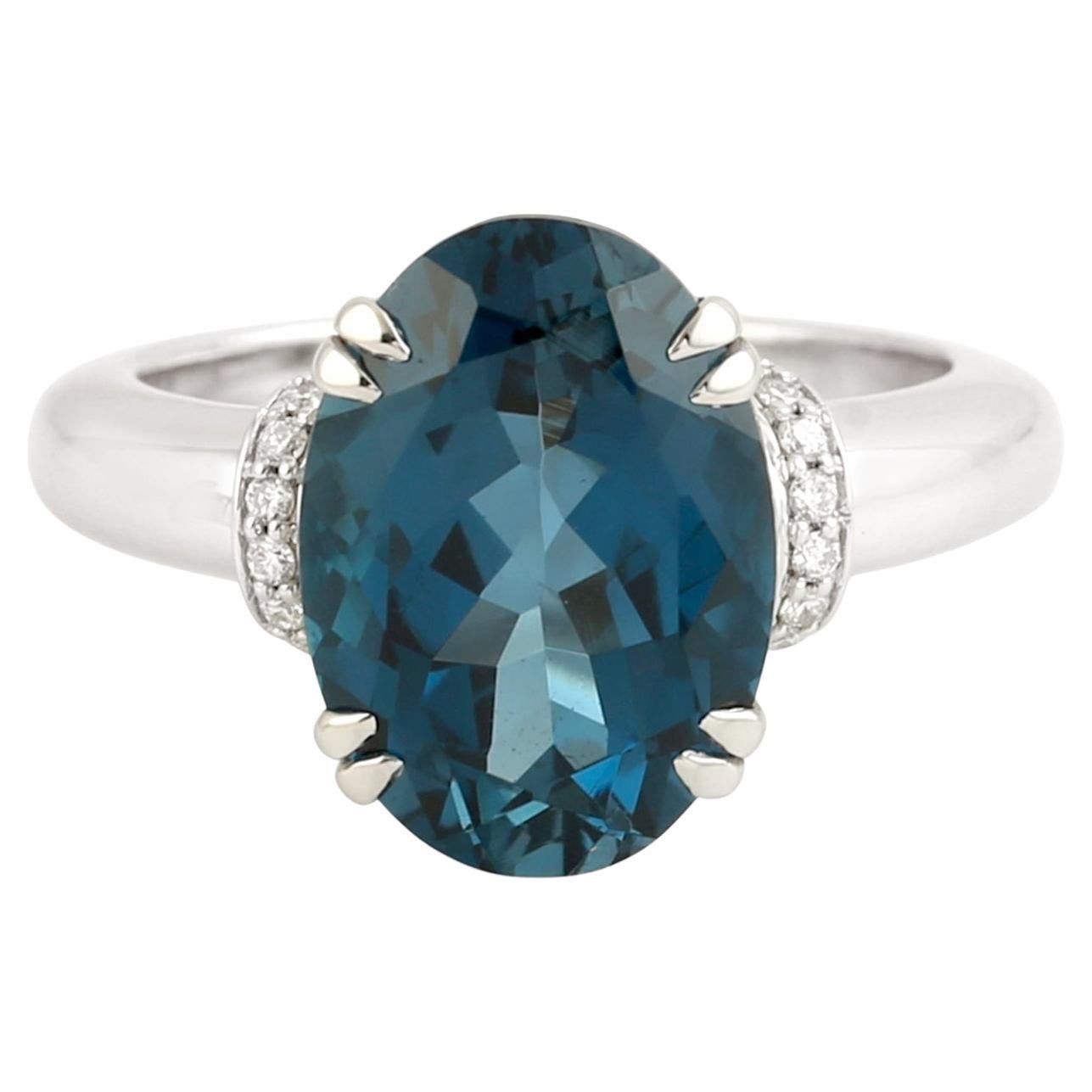 Oval geformt London Blue Topaz Ring mit Diamanten akzentuiert in 14k Weißgold gemacht