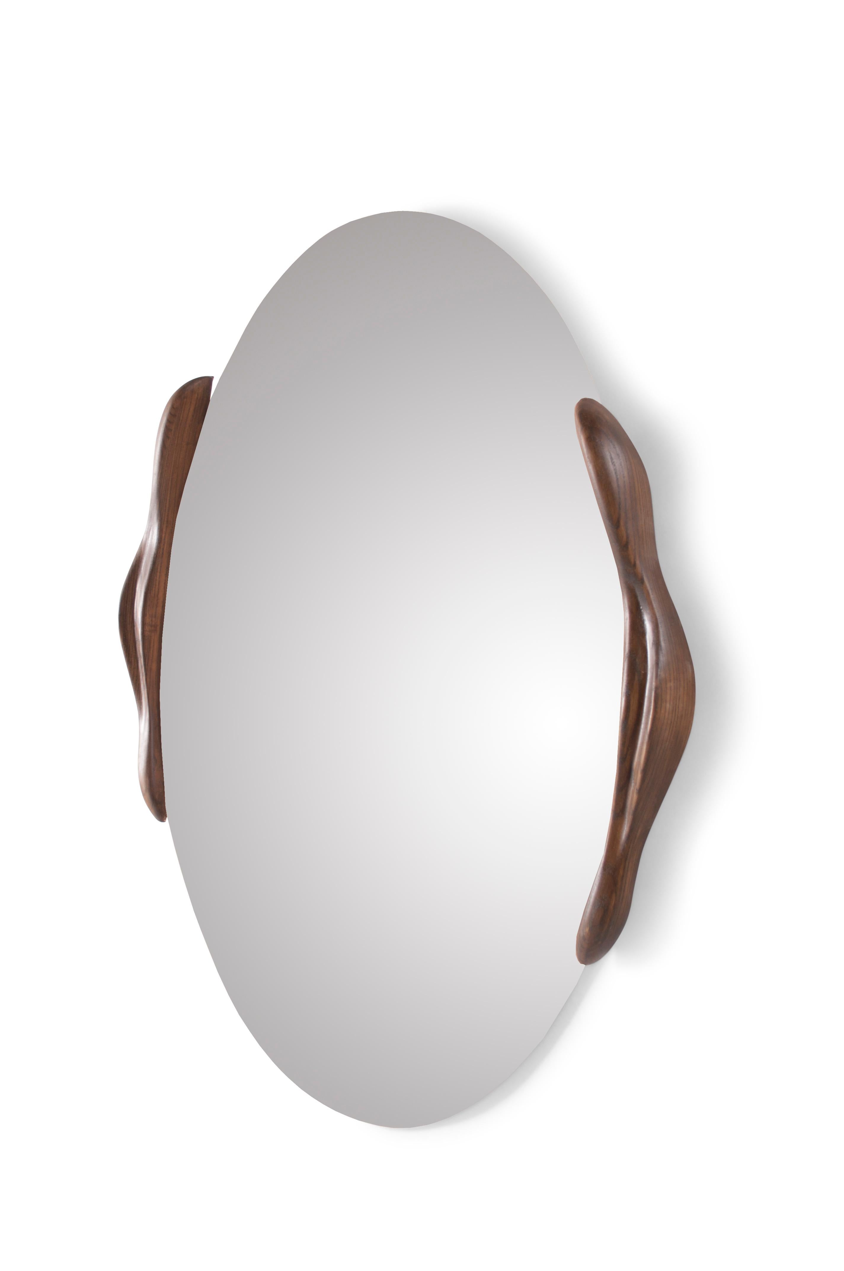 Moderne Miroir ovale Amorph en teinte Wood Wood sur bois de frêne  en vente