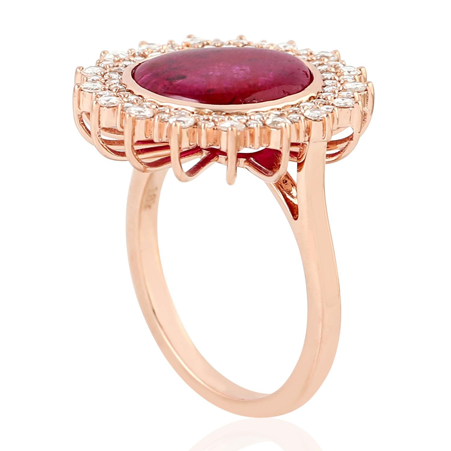 Women's Oval Shaped Natural Ruby Cocktail Ring With Diamonds made In 18k Rose Gold For Sale