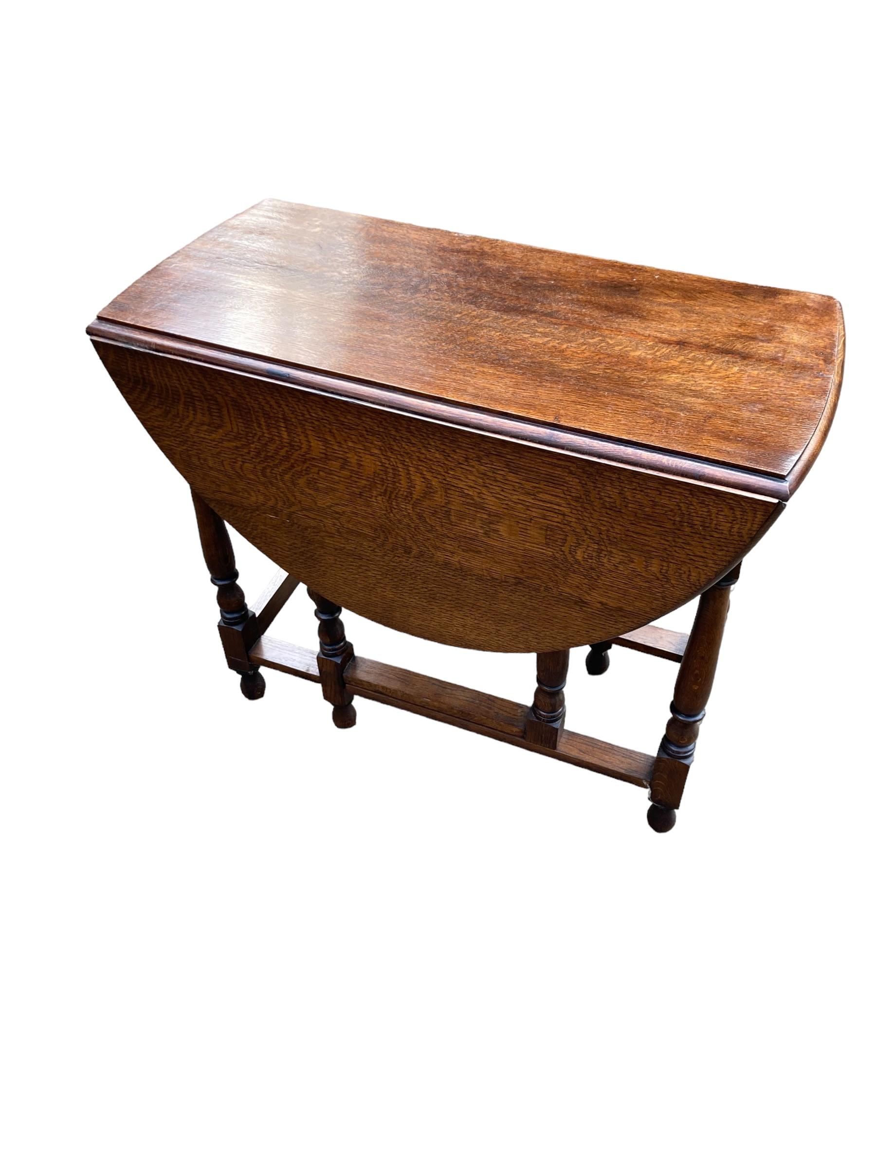 Oval shaped Oak Gate Leg table, has 3 sizes for practicality and easy to store when folded taking up little space. A solid and well made period piece made circ 1960's. Lovely dark oak in colour.

H: 75 cm

W: 88 cm

L1: 38 cm

L2: 79 cm

L3: 120 cm