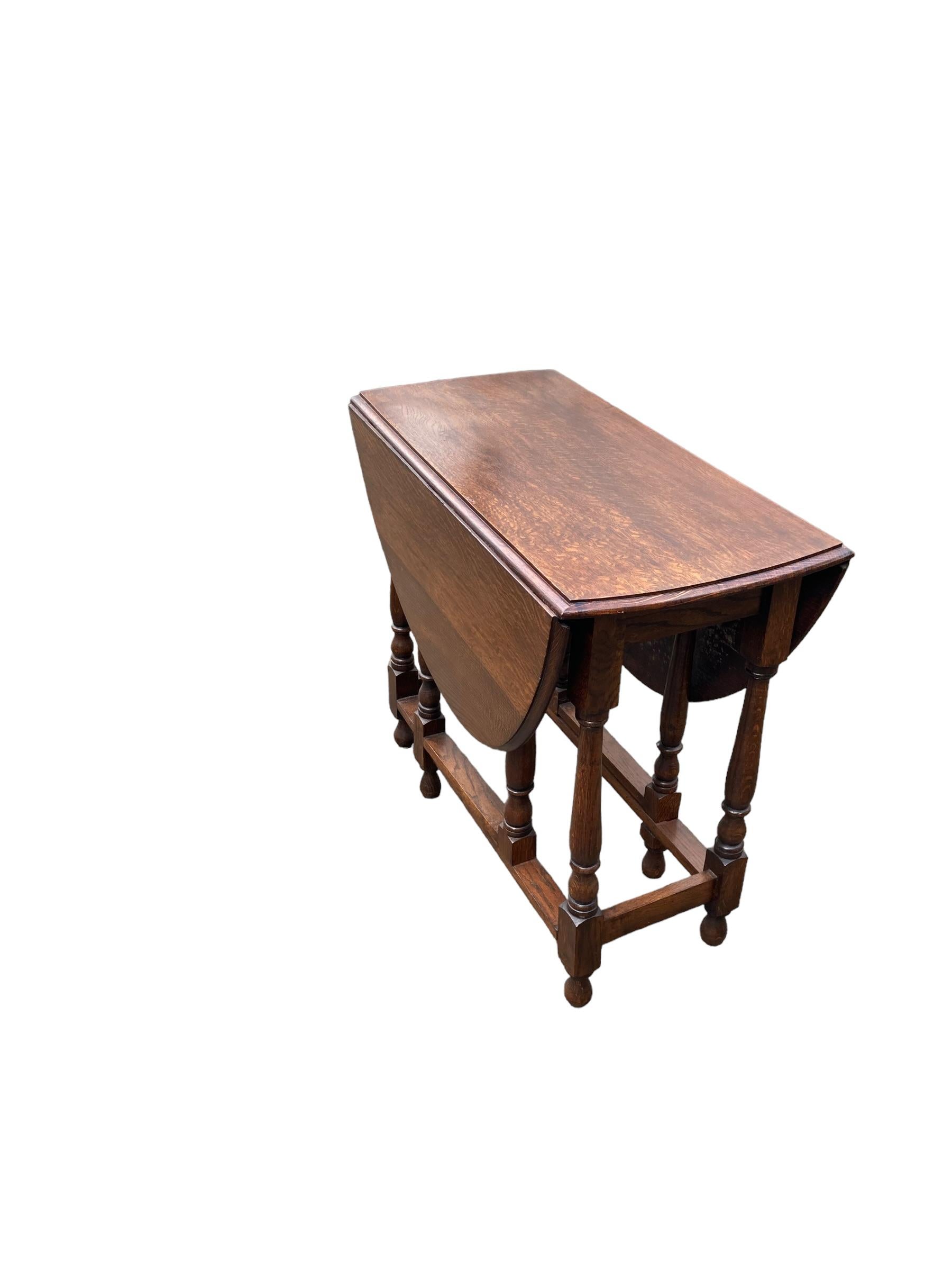Victorian Oval shaped Oak Gate Leg dining table