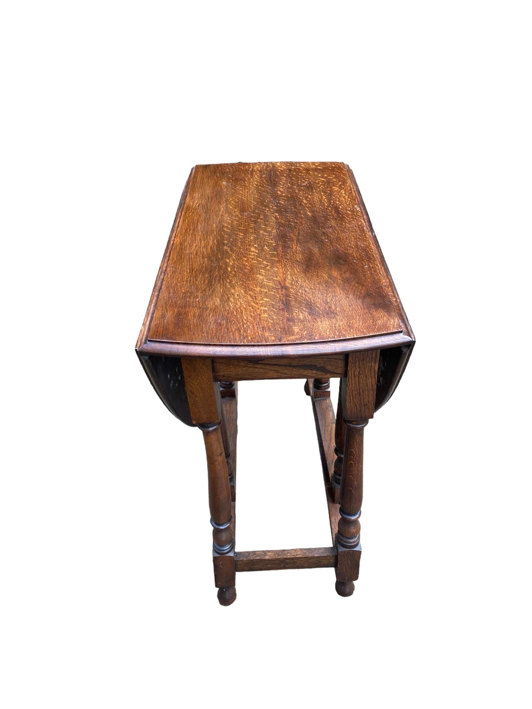 British Oval shaped Oak Gate Leg dining table