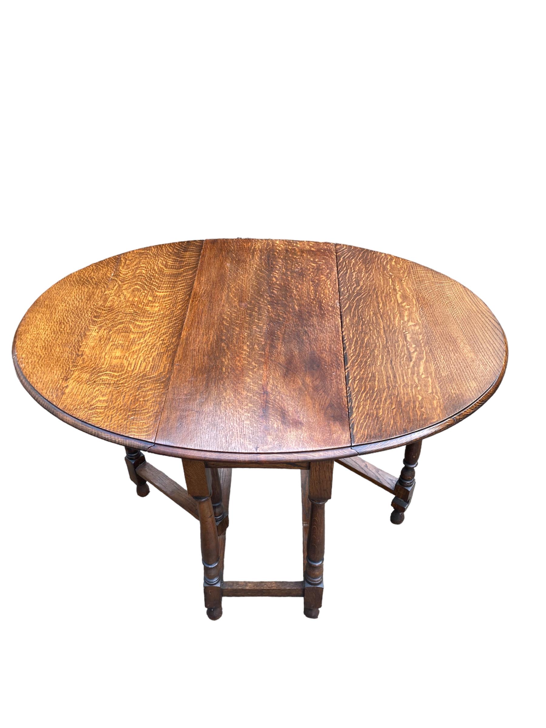 Oval shaped Oak Gate Leg dining table 2