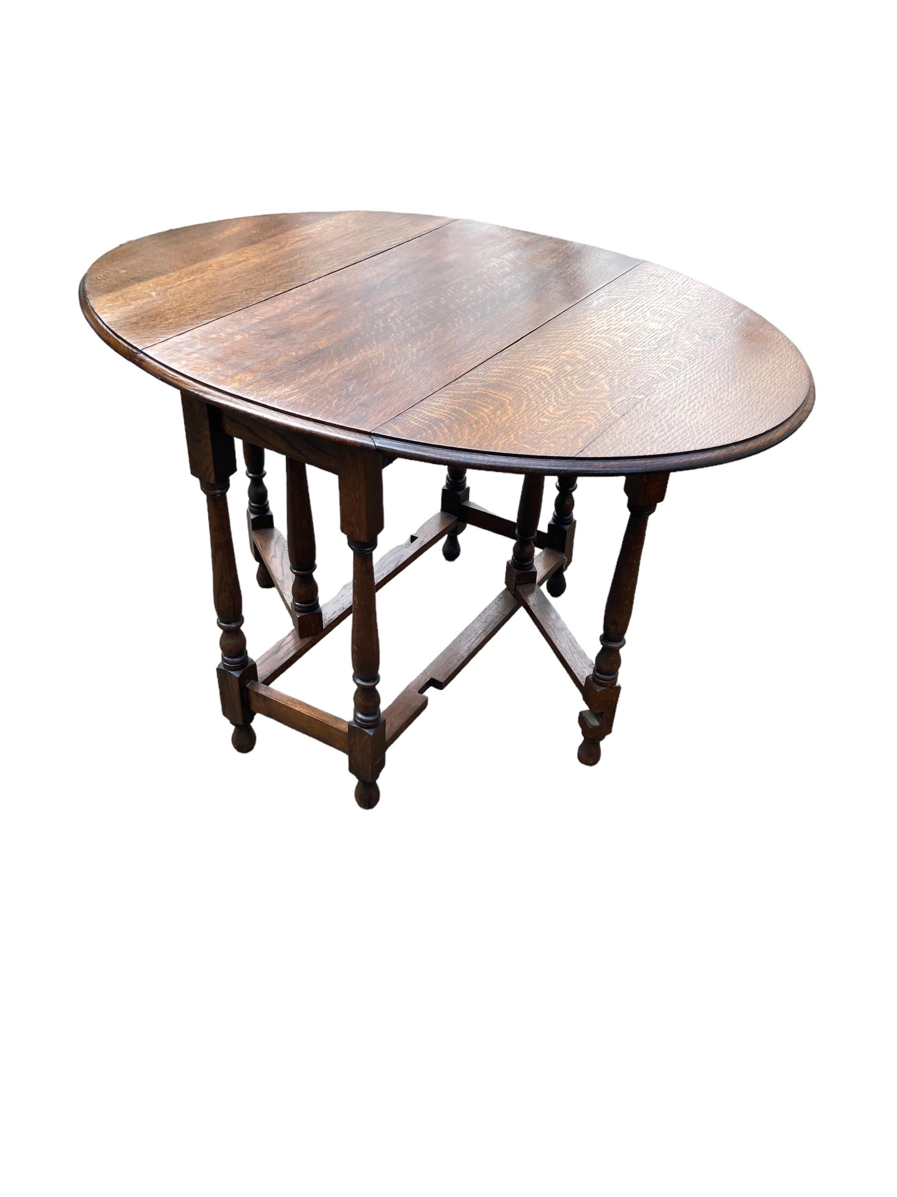 Oval shaped Oak Gate Leg dining table 3