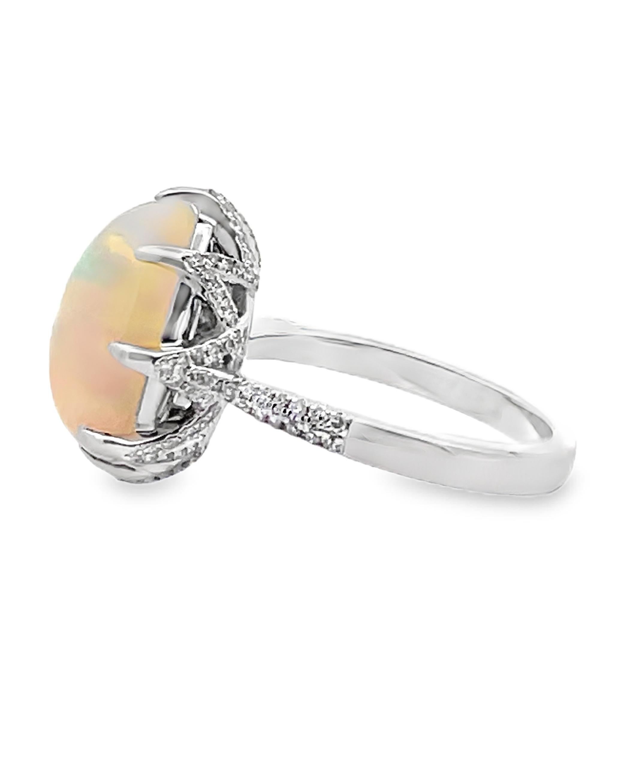 Ovaler Opalring mit Zacken aus 14K Weißgold (Rundschliff) im Angebot